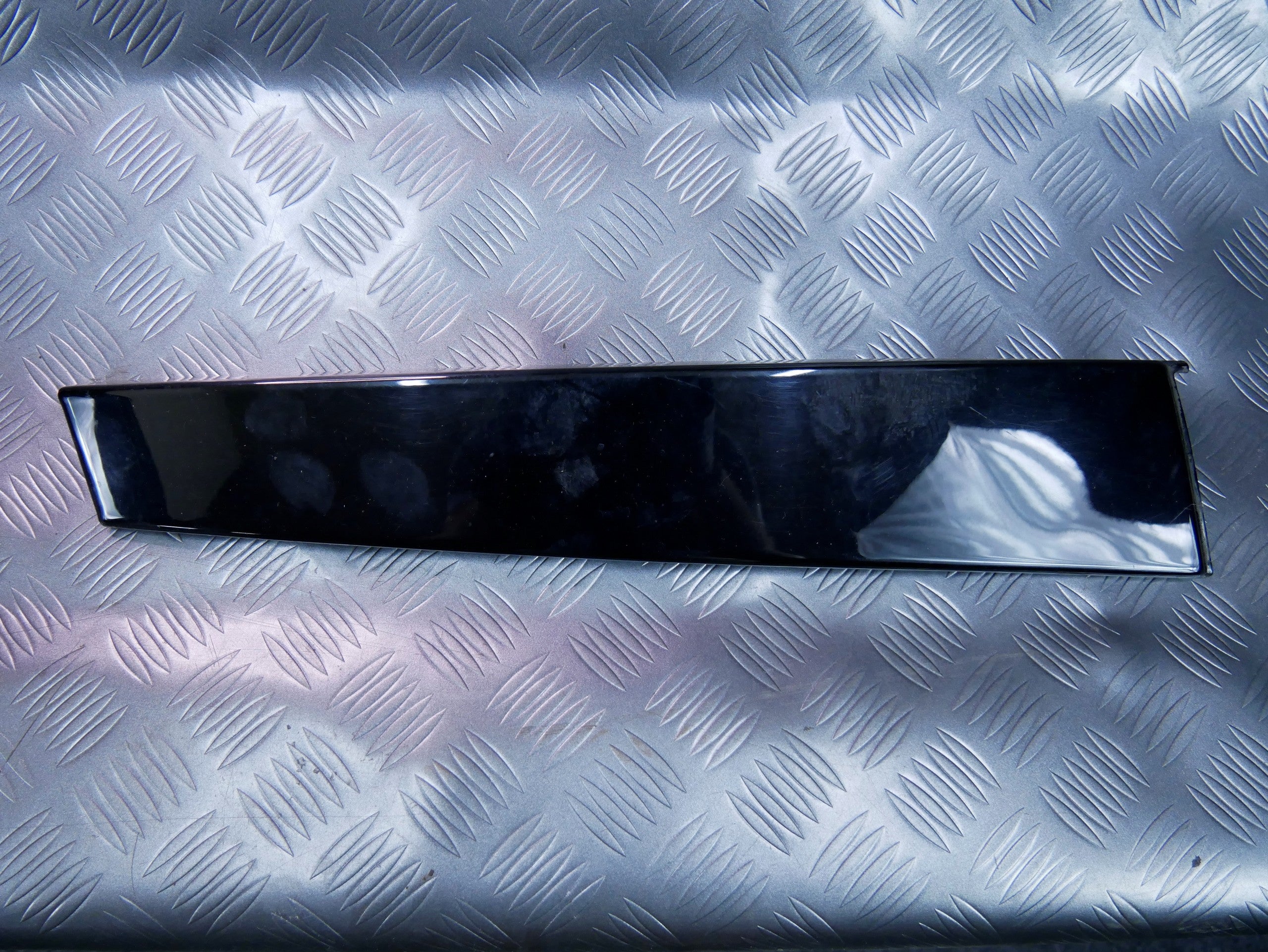 Listwa drzwi zewnętrzna tył tylna lewa 7L6853317D VW TOUAREG 7L