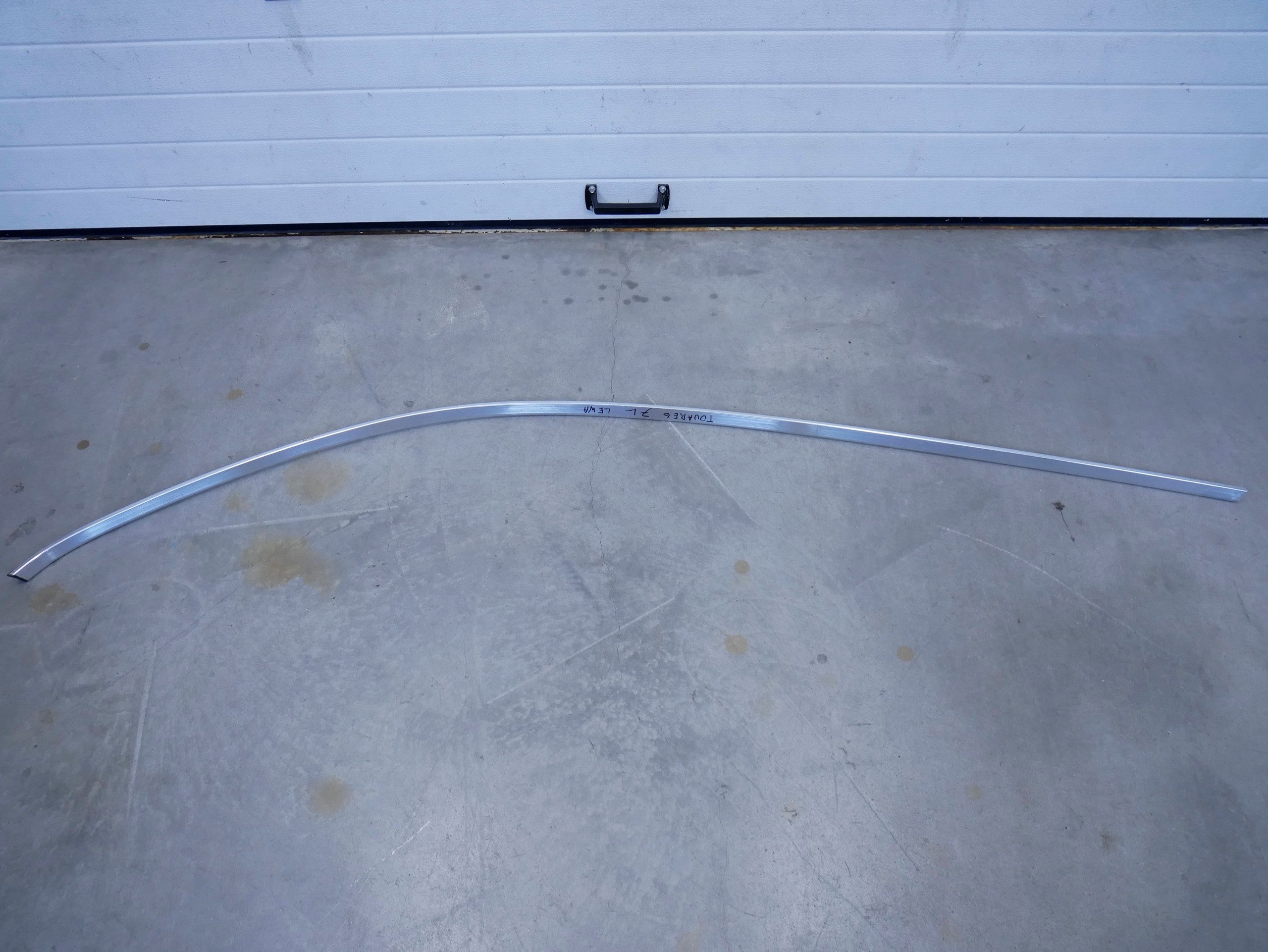 Listwa karoseryjna dachowa chrom lewa 7L6853985B VW TOUAREG 7L