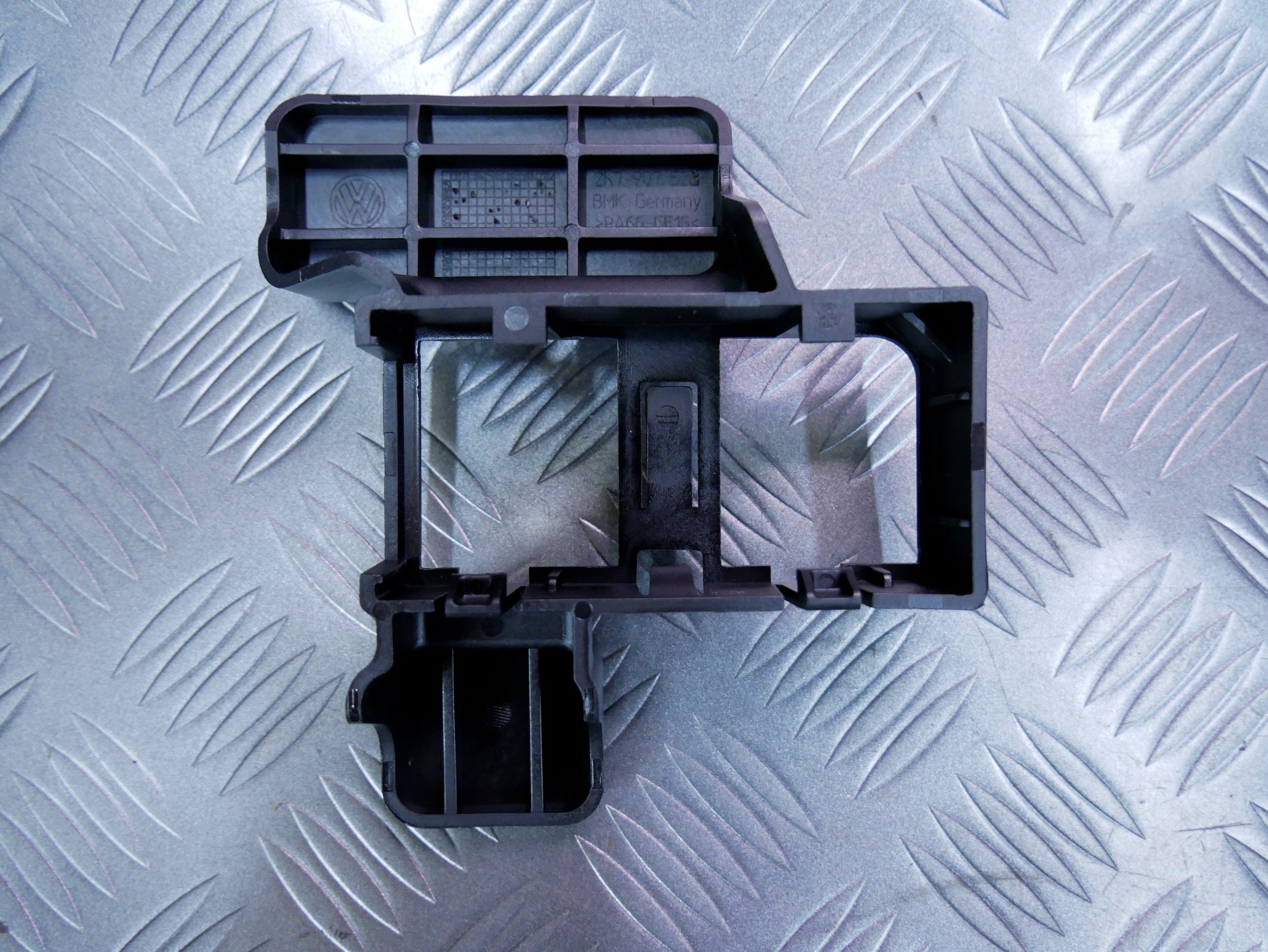 Mocowanie czujnika anteny lewe 2K7907523 VW CADDY V 2K7