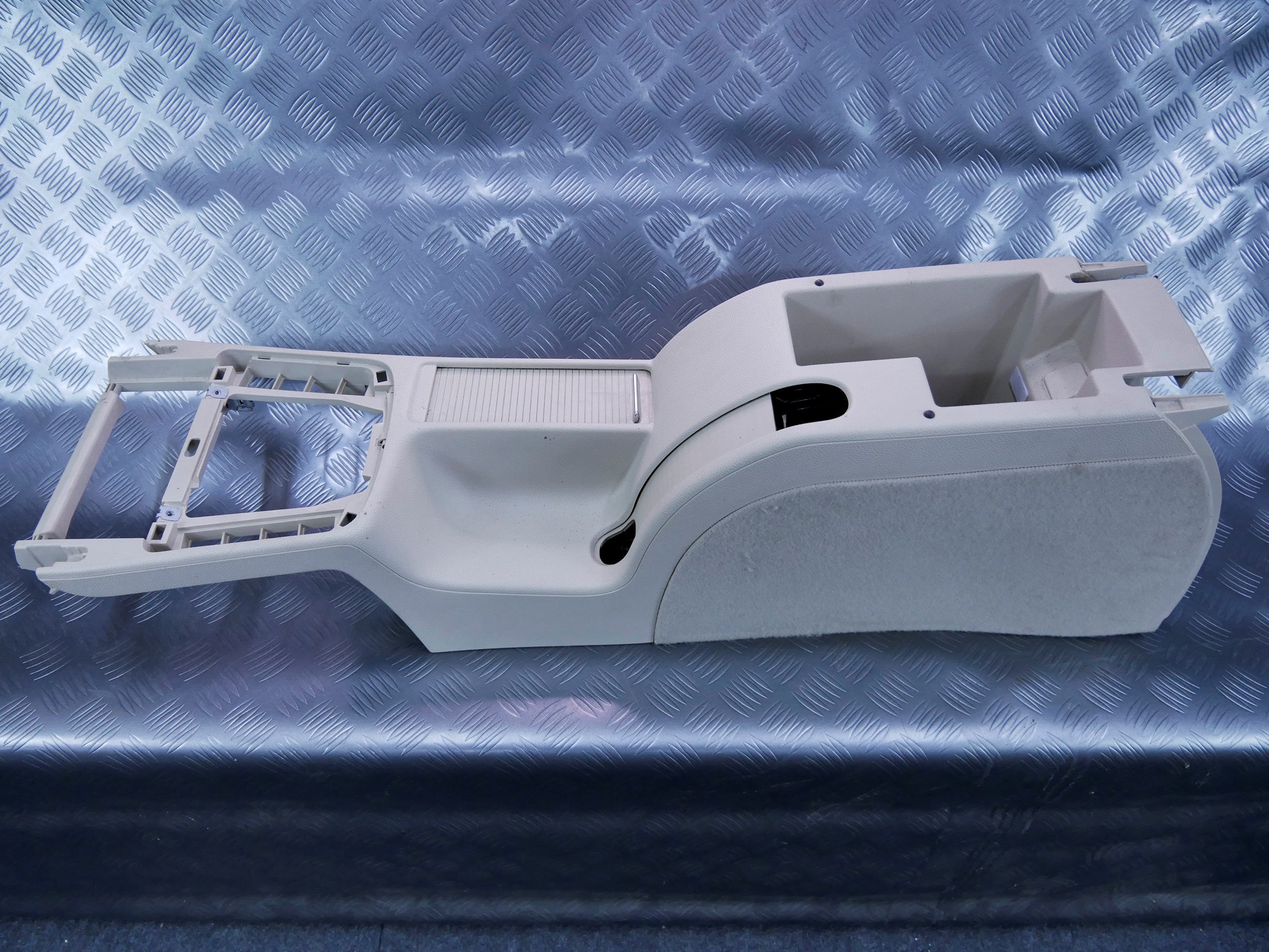 Tunel środkowy podłokietnik beżowy 3T0863241G YLM SKODA SUPERB II