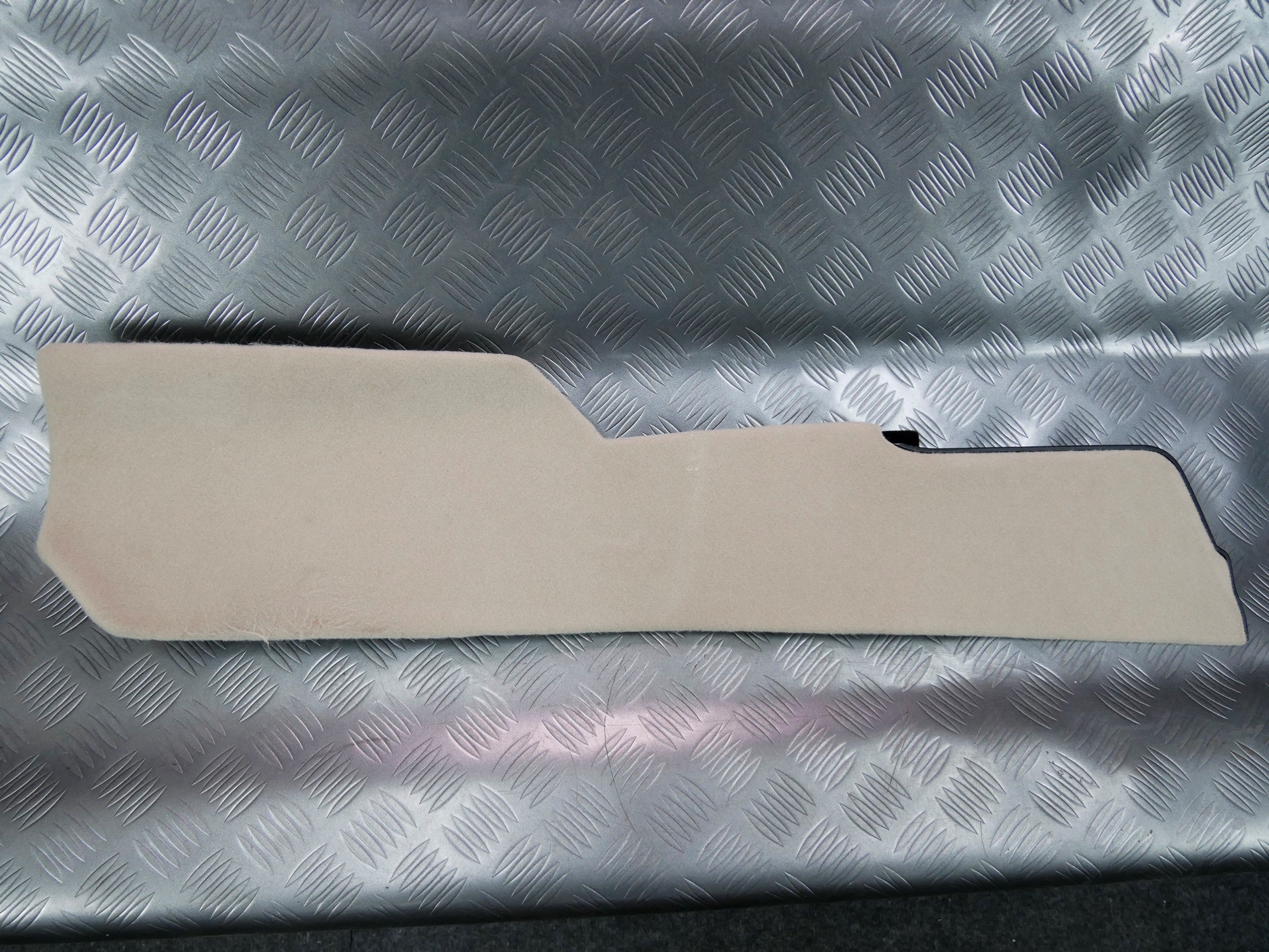 Osłona boku tunelu lewa beż 3T1863045C SKODA SUPERB II