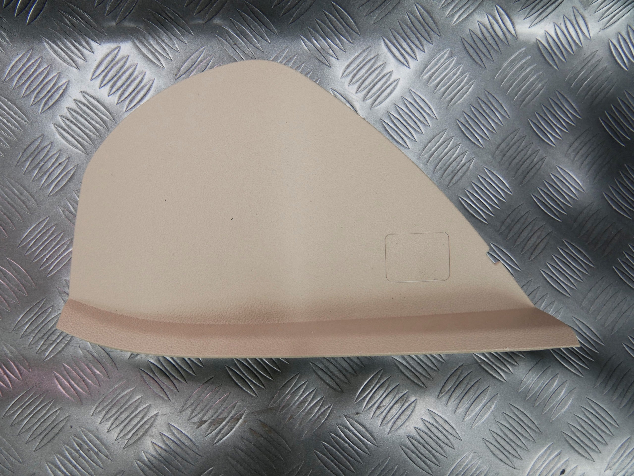 Osłona zaślepka boku konsoli lewa beżowa 3T0857503A SKODA SUPERB II