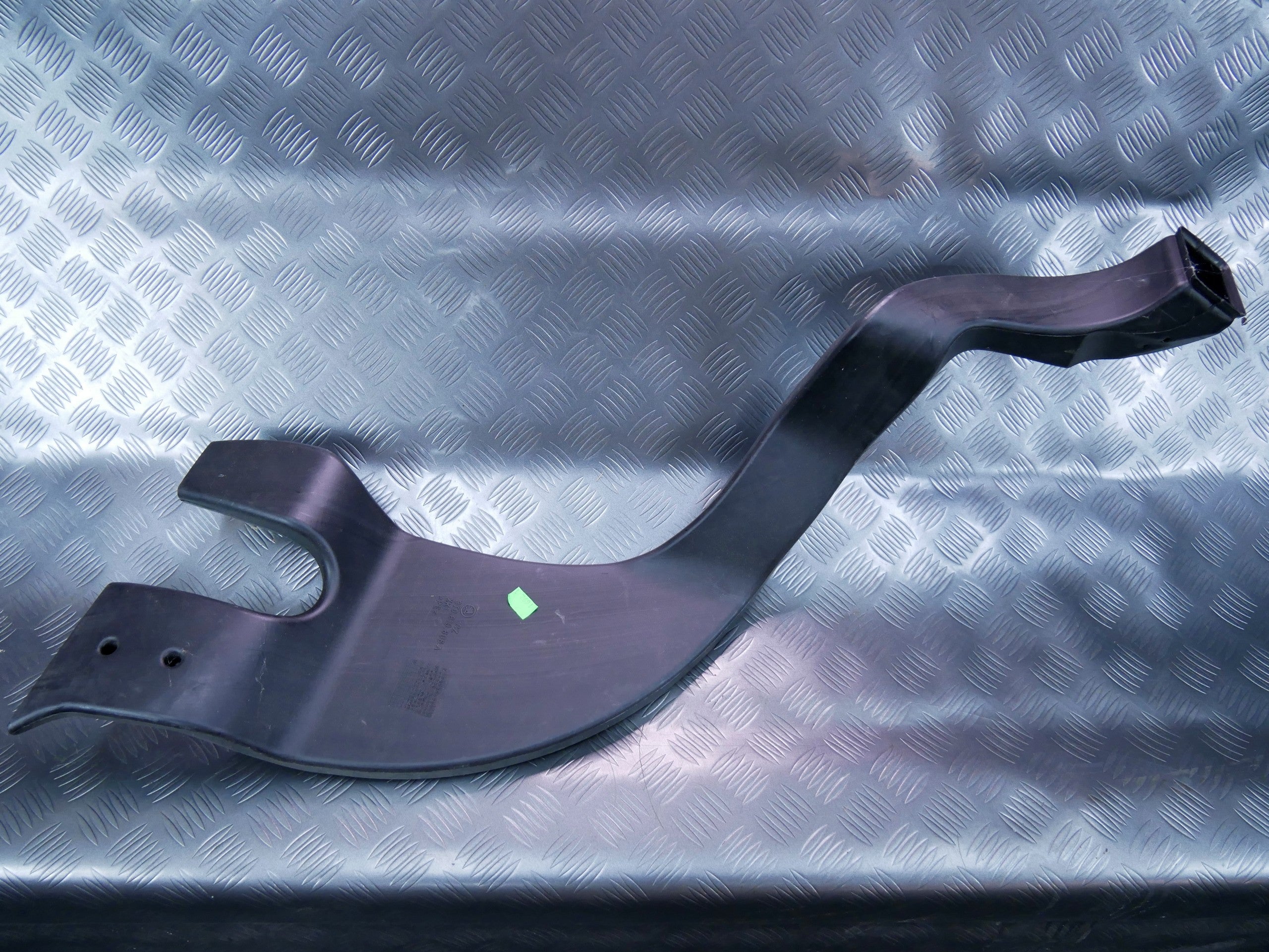 Rura kanał powietrza 3T0819806A SKODA SUPERB II