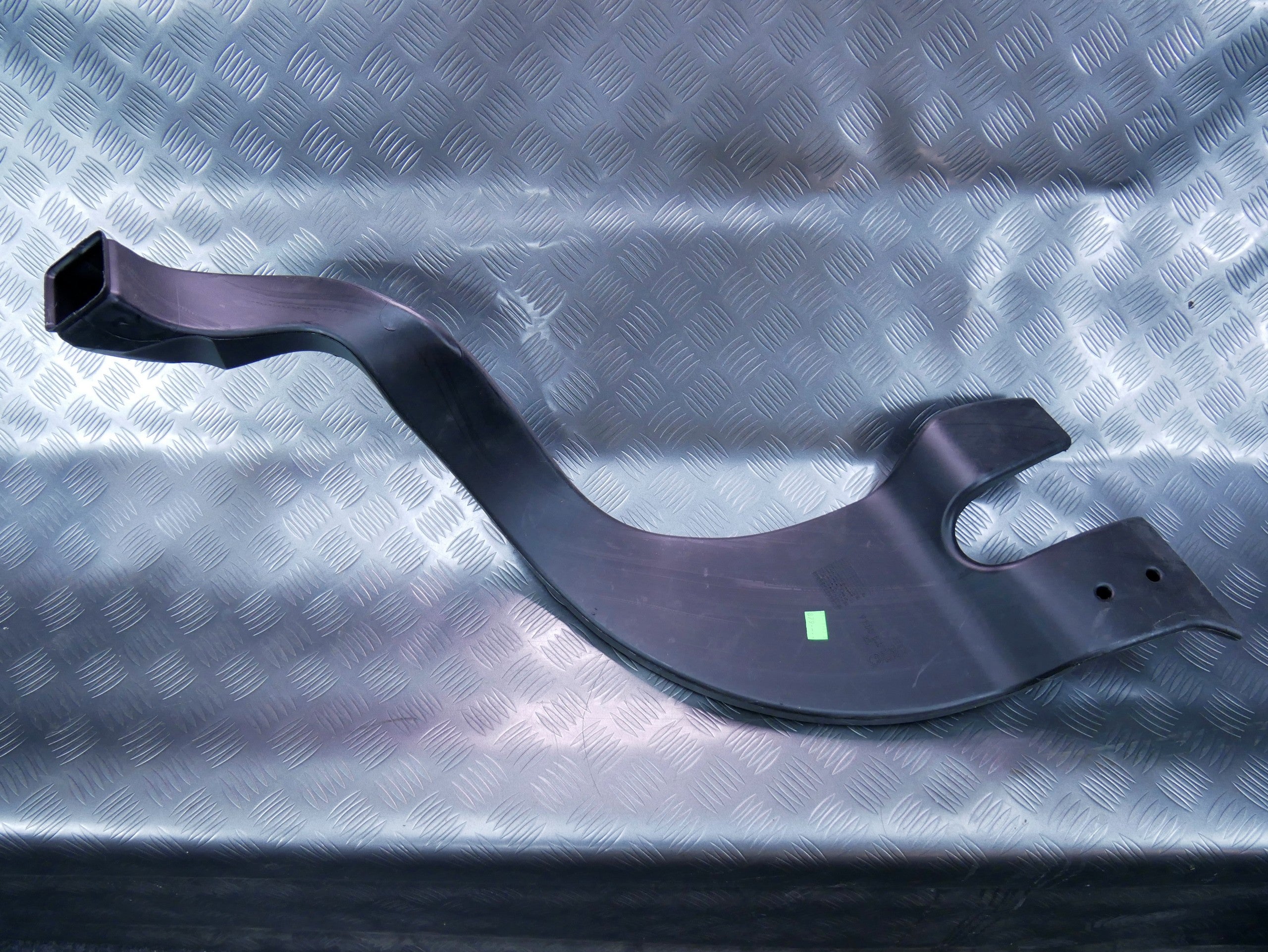 Rura kanał powietrza 3T0819805A SKODA SUPERB II