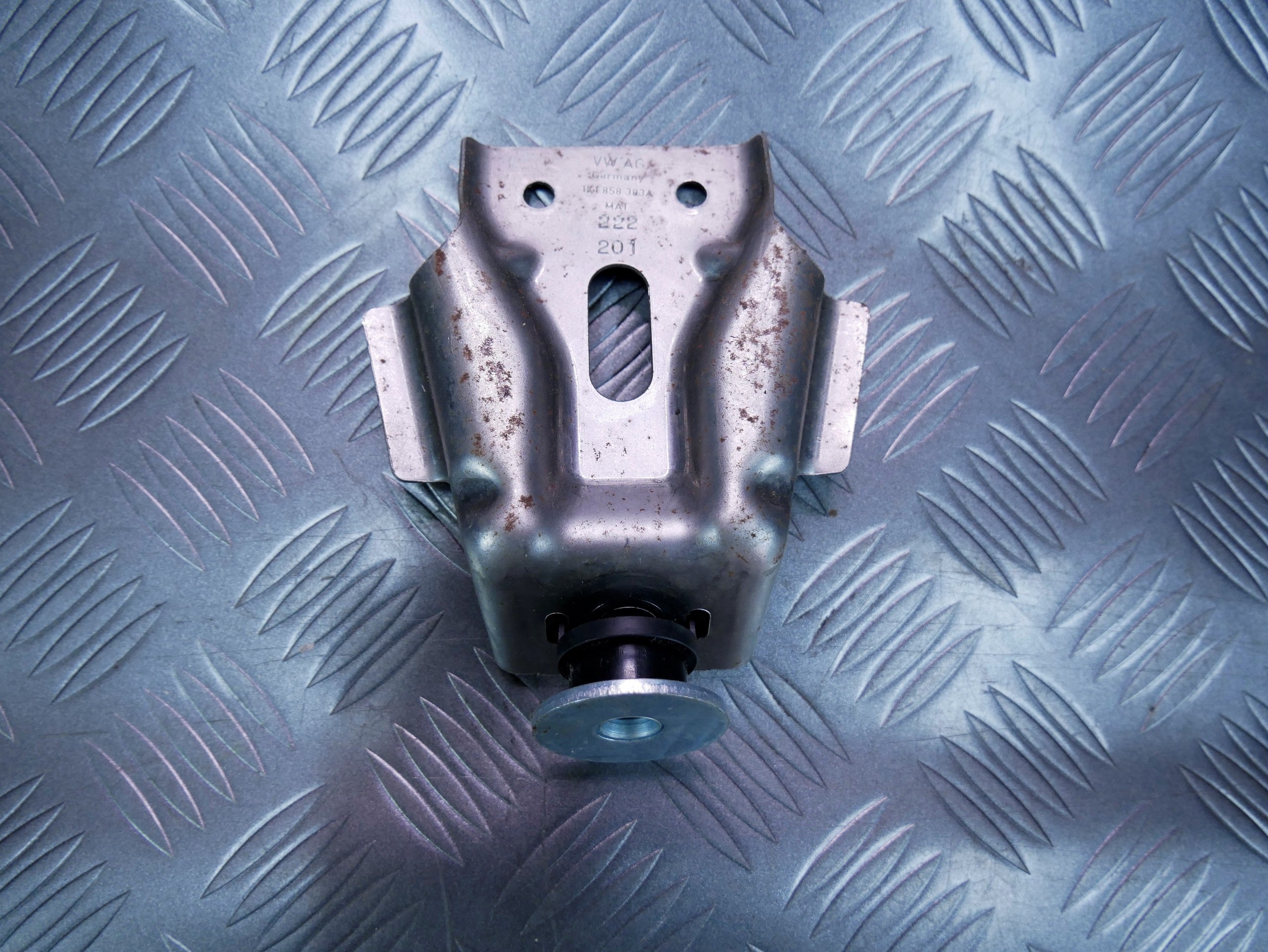 Mocowanie kolumny kierownicy 1K1858383A SKODA SUPERB II