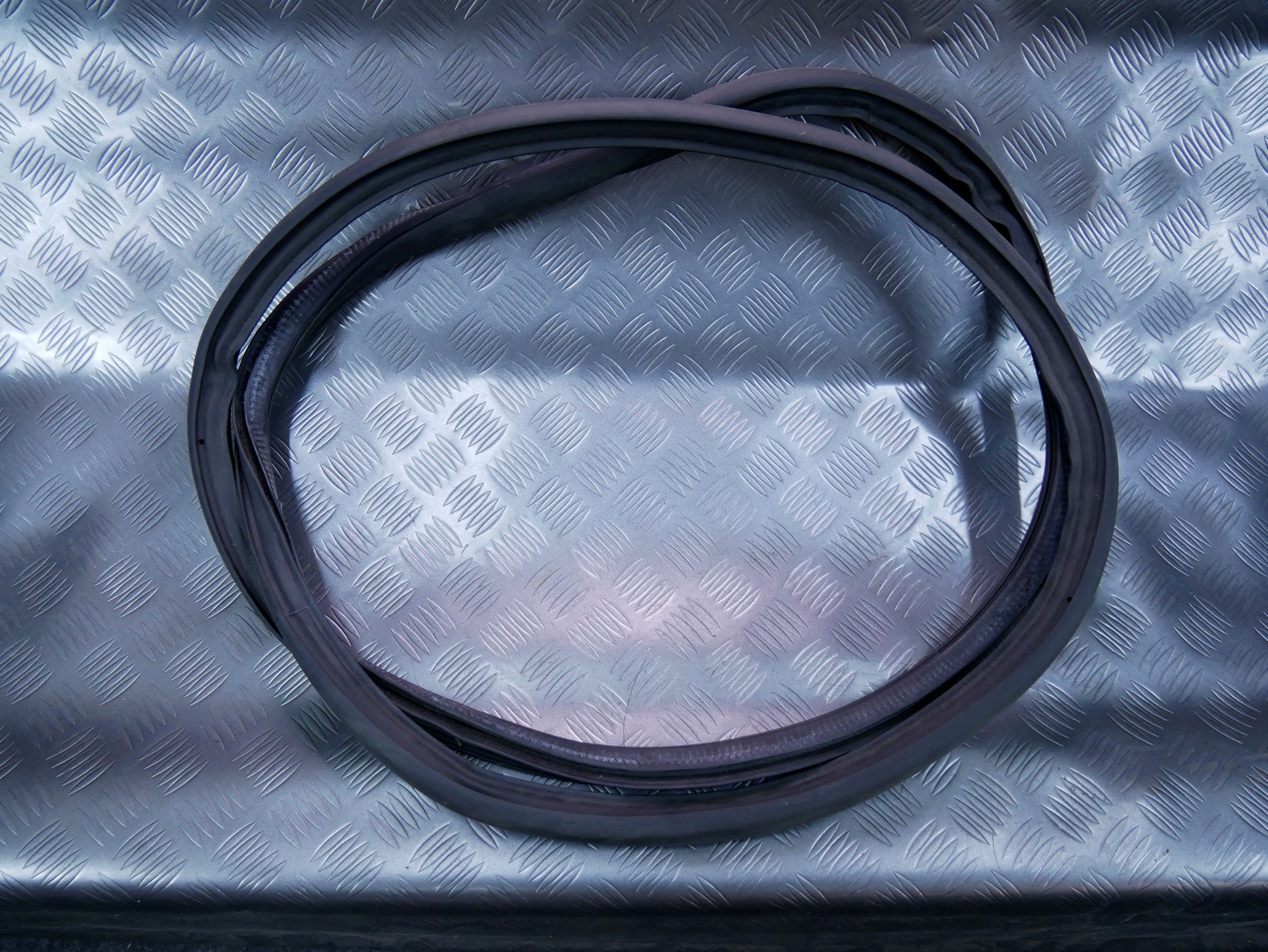 Uszczelka drzwi przód prawa lewa 3T0867365 SUPERB II