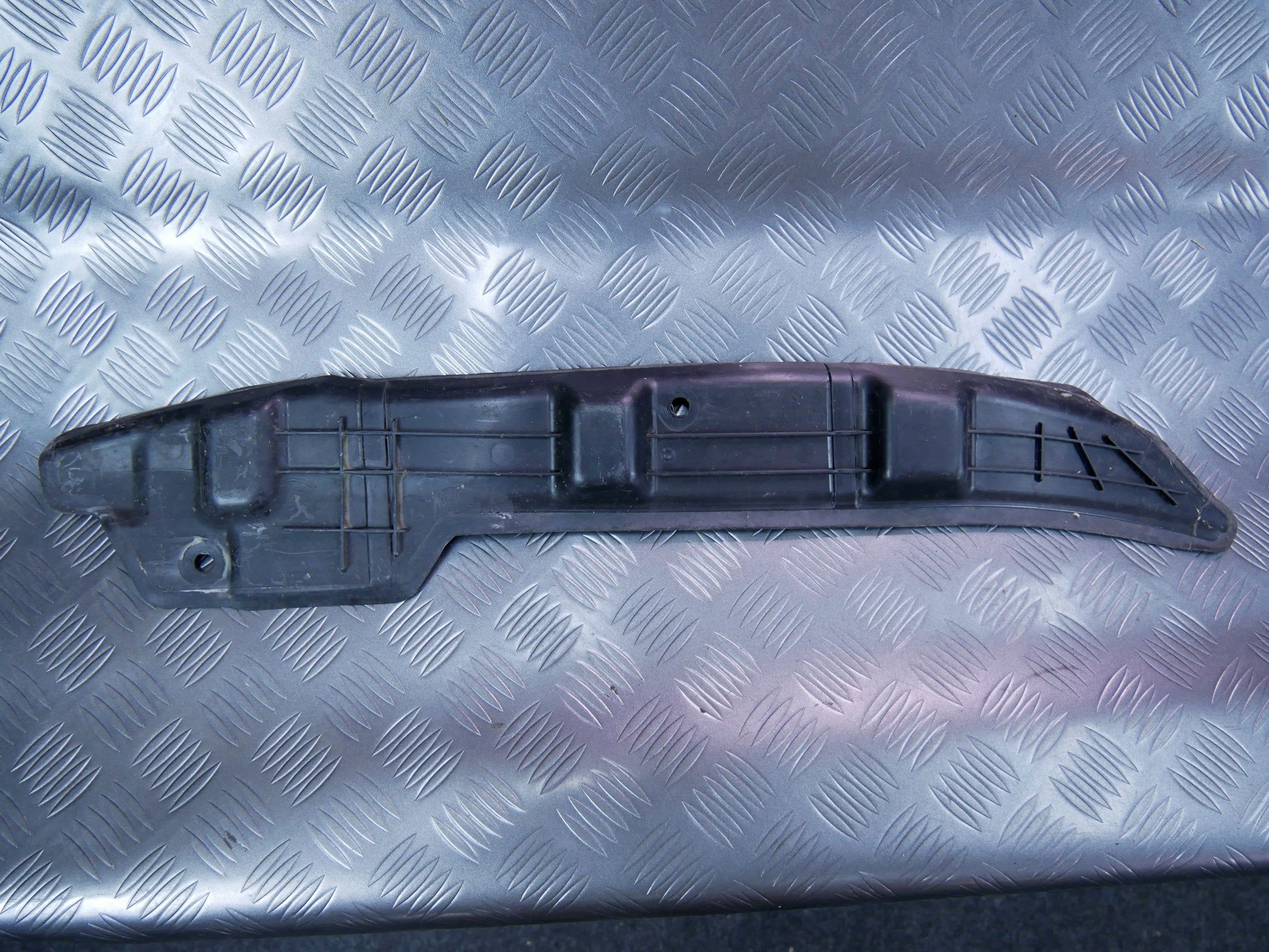 Wygłuszenie osłona błotnika prawa 3T0821112 SKODA SUPERB II