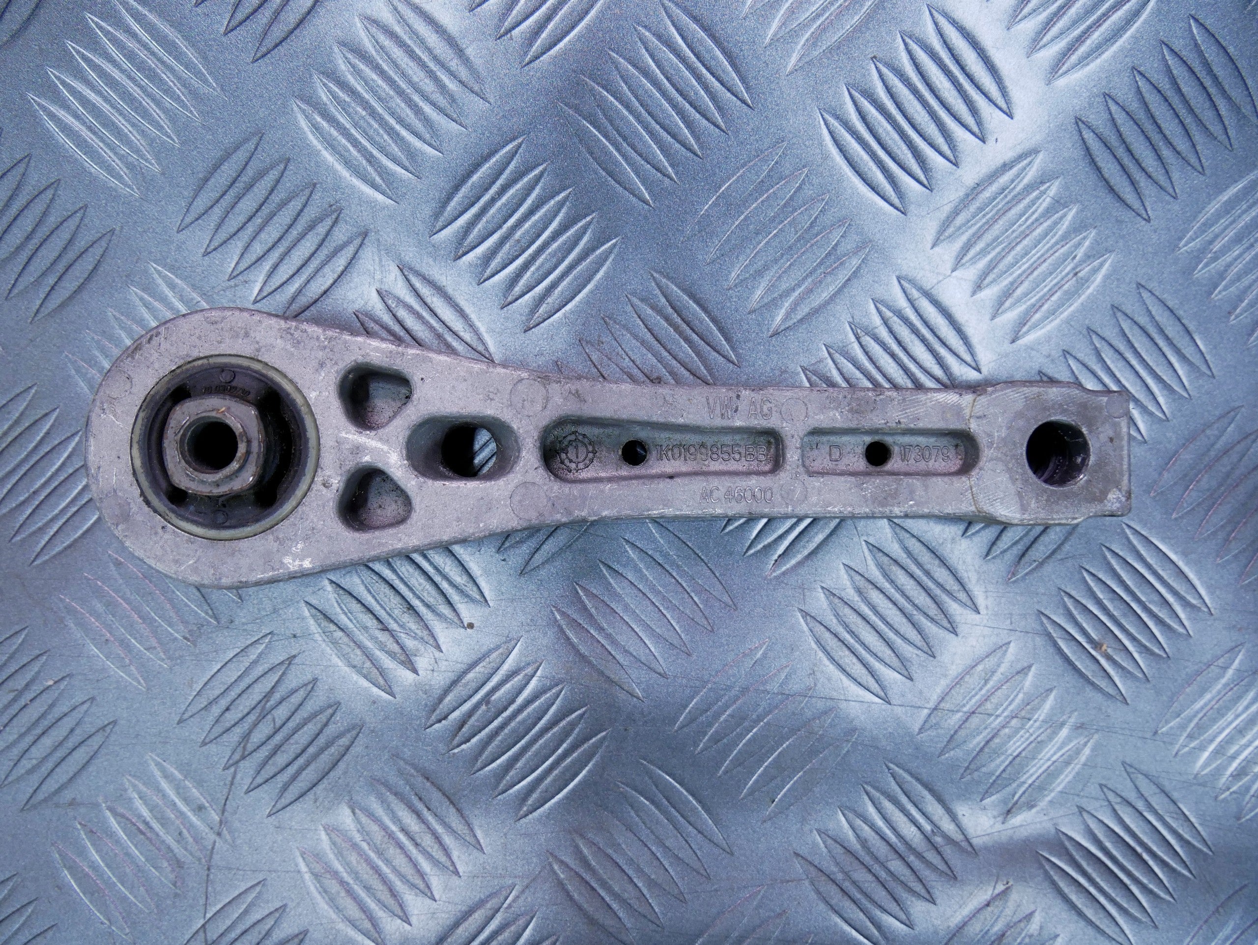 Łapa skrzyni 1K0199855BB SKODA SUPERB II 2.0 TDI