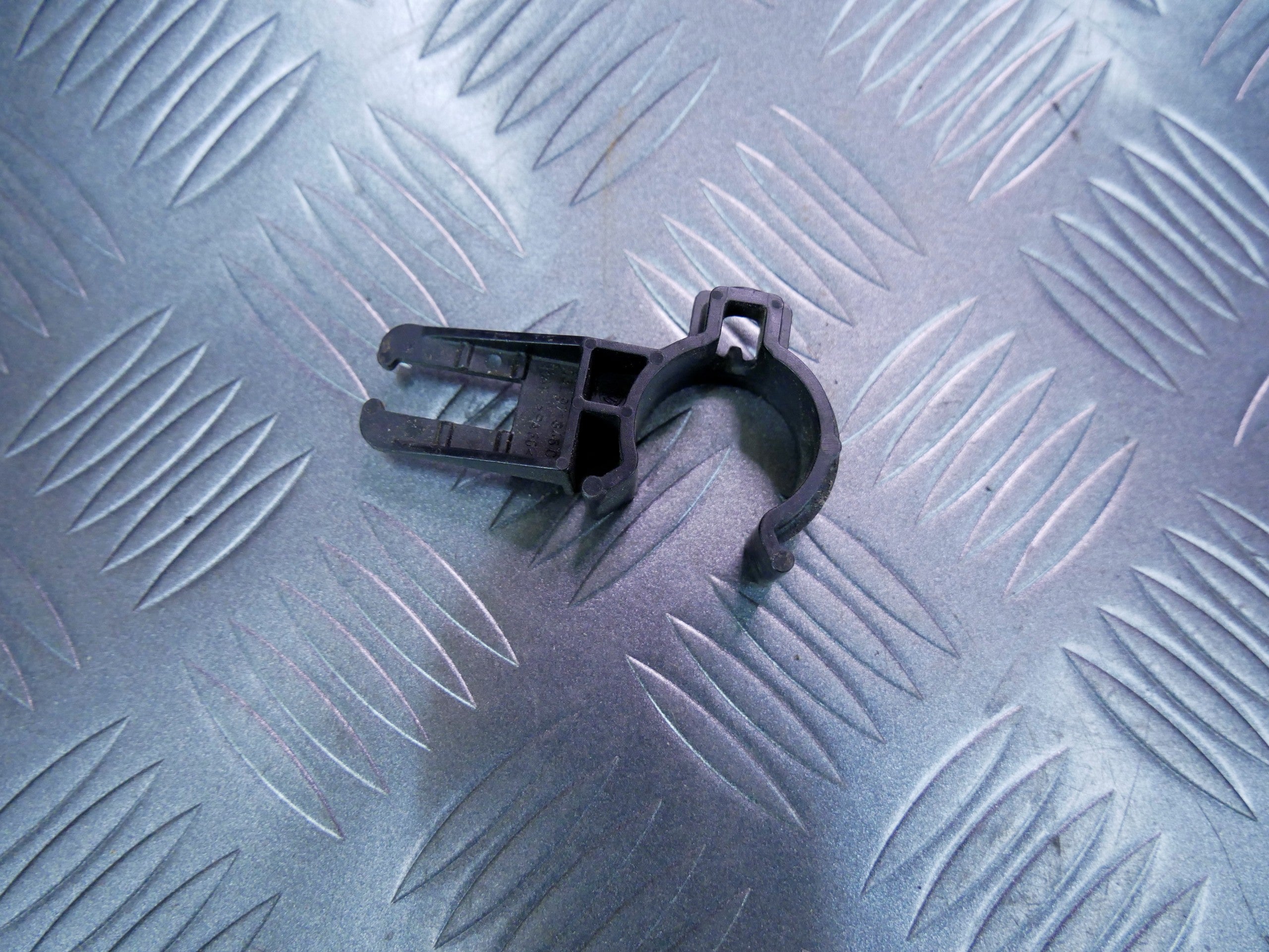 Uchwyt mocowanie wtyczki 03L971845C SKODA SUPERB II