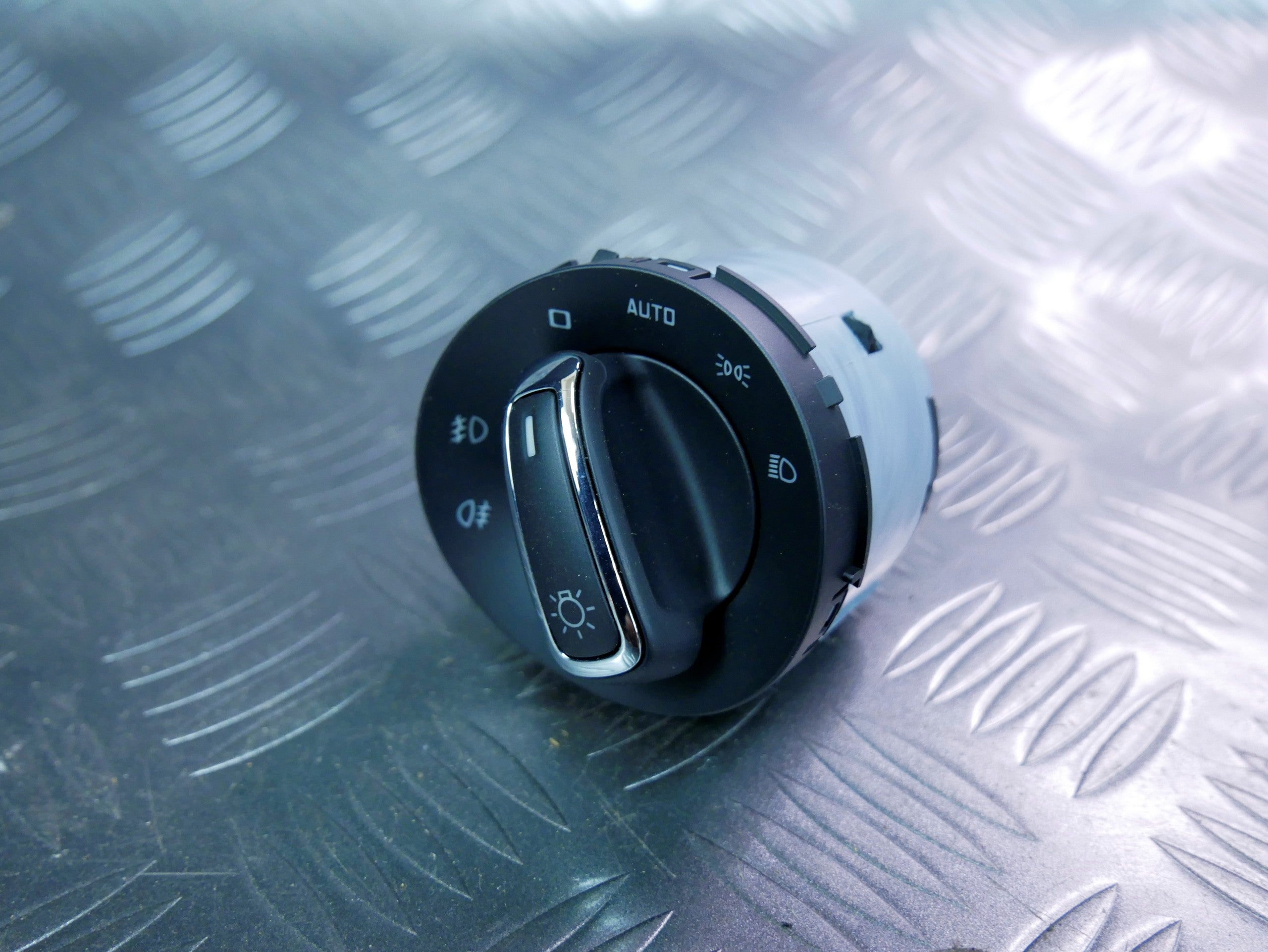 Włącznik przełącznik świateł 3T0941431B SKODA SUPERB II