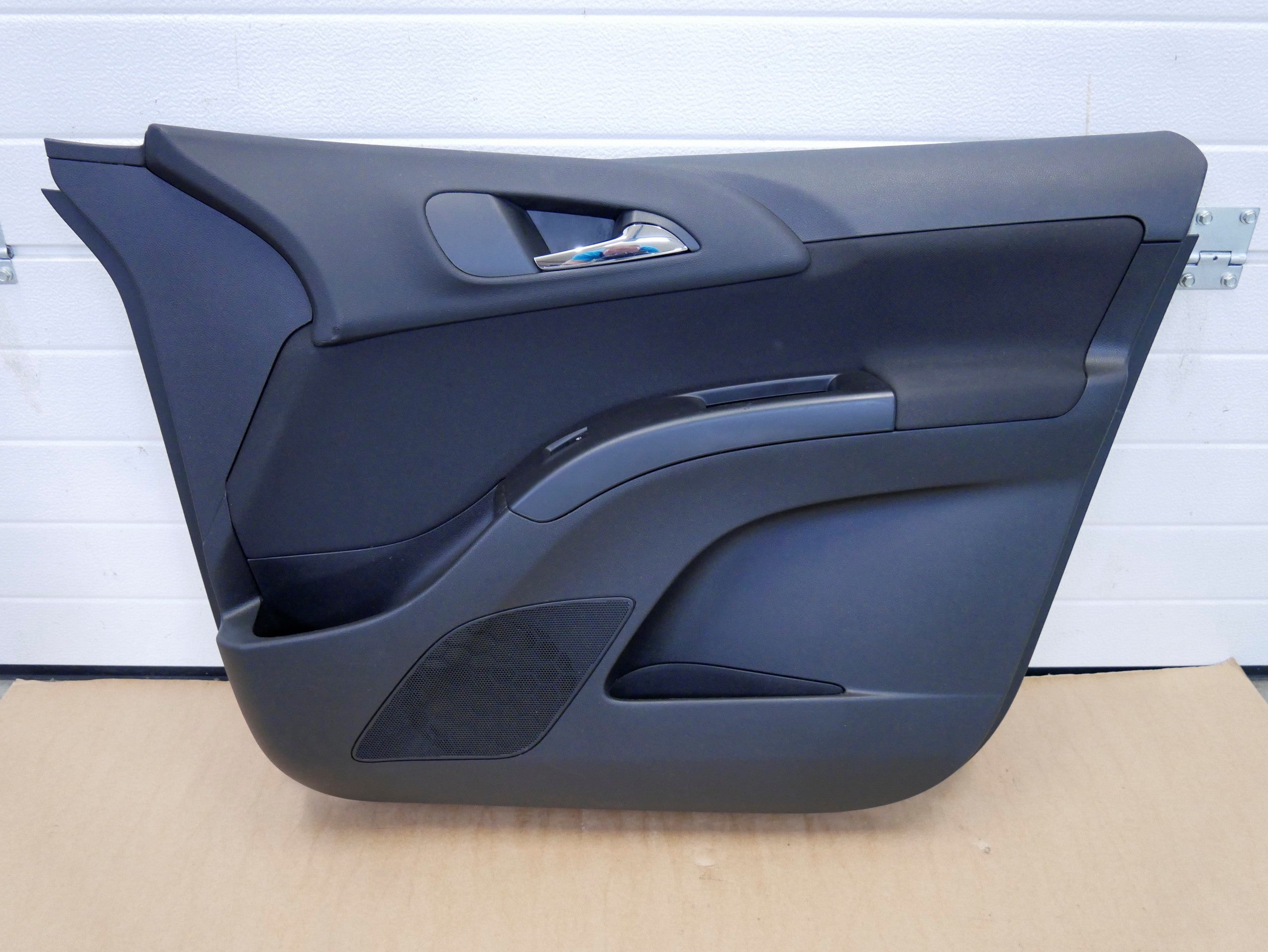 Tapicerka boczek drzwi przód prawy 13313026 OPEL MERIVA B