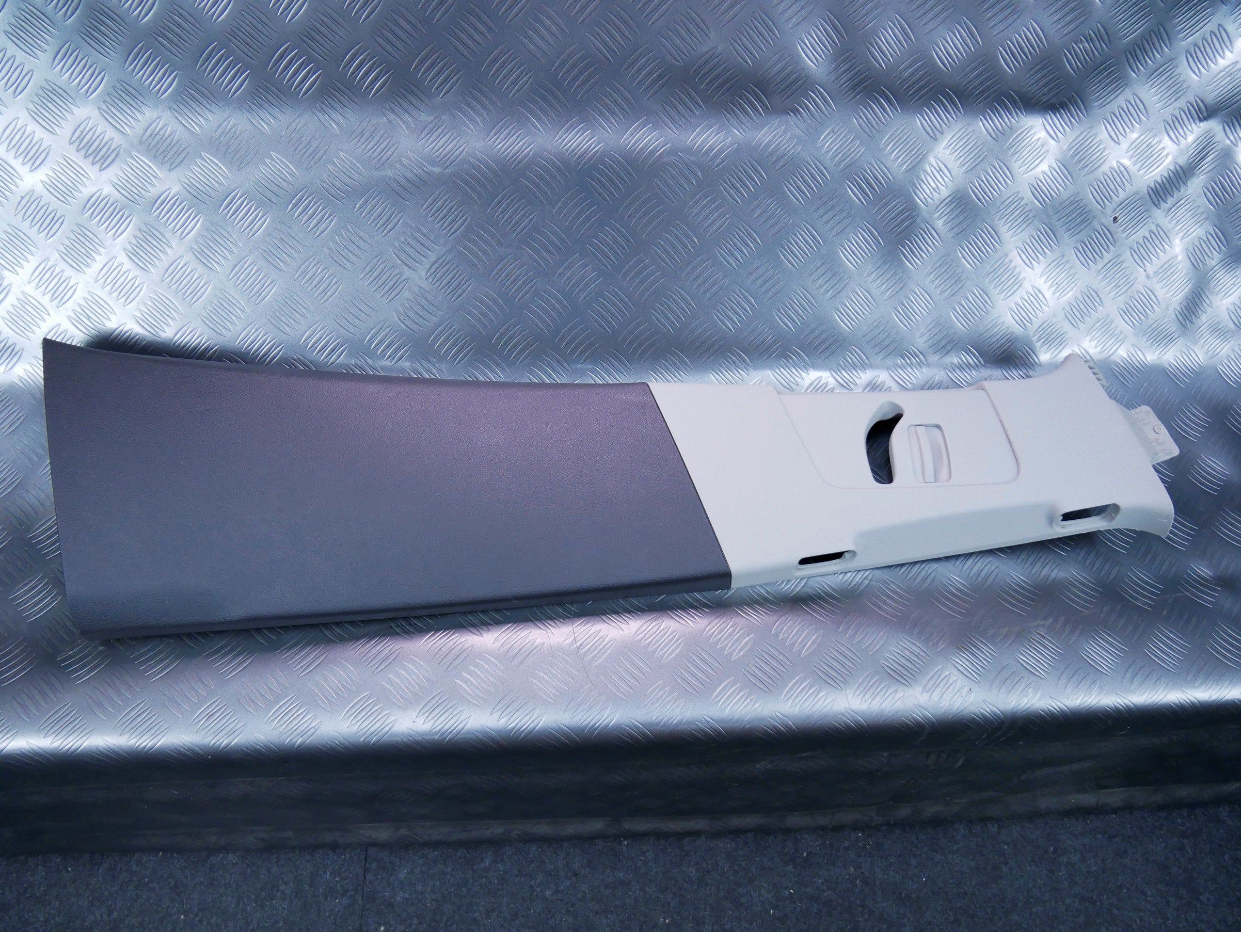 Osłona słupka środkowego prawa 13265387 OPEL MERIVA B