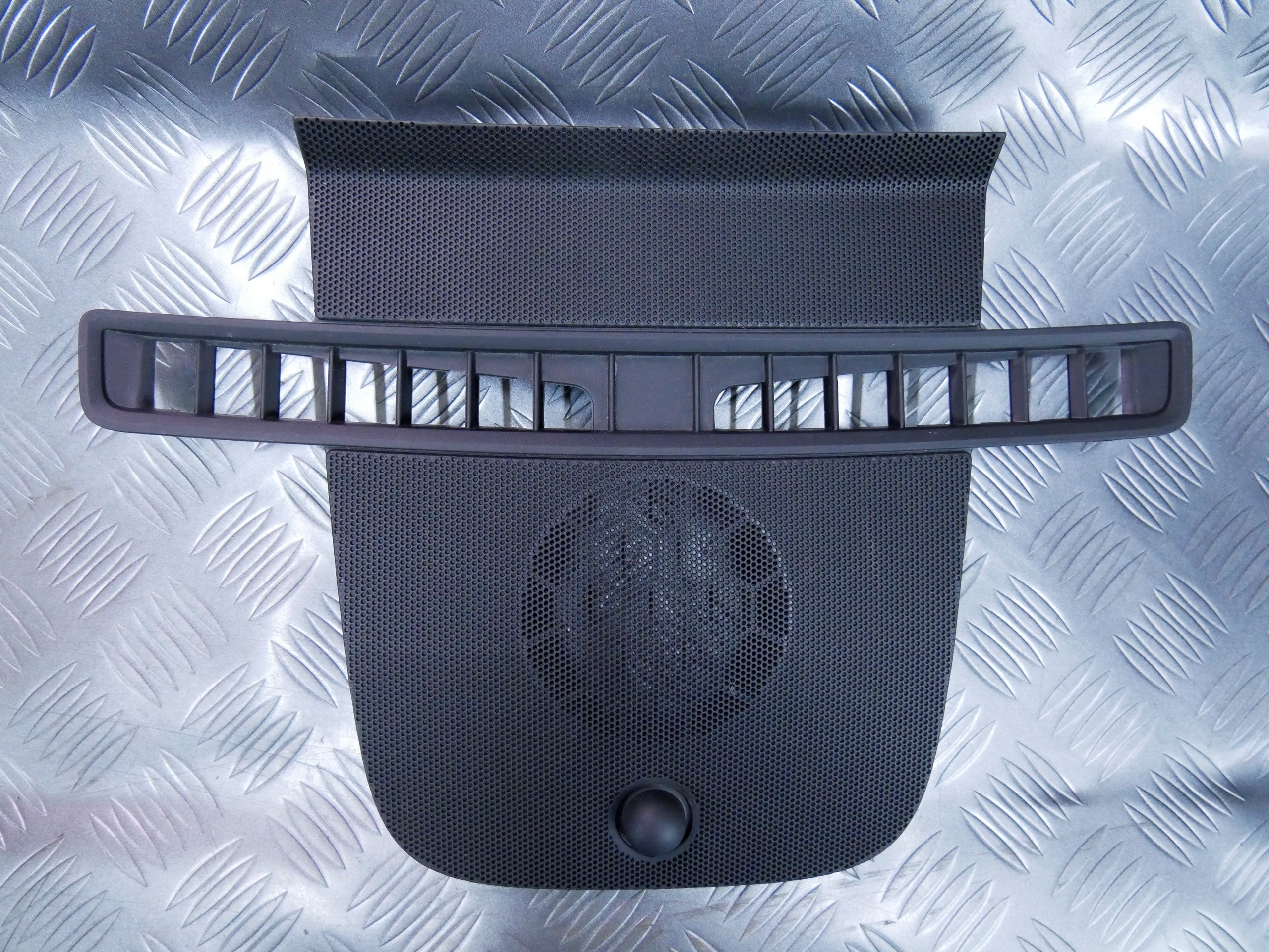 Osłona kratka górna konsoli maskownica 13267447 OPEL MERIVA B