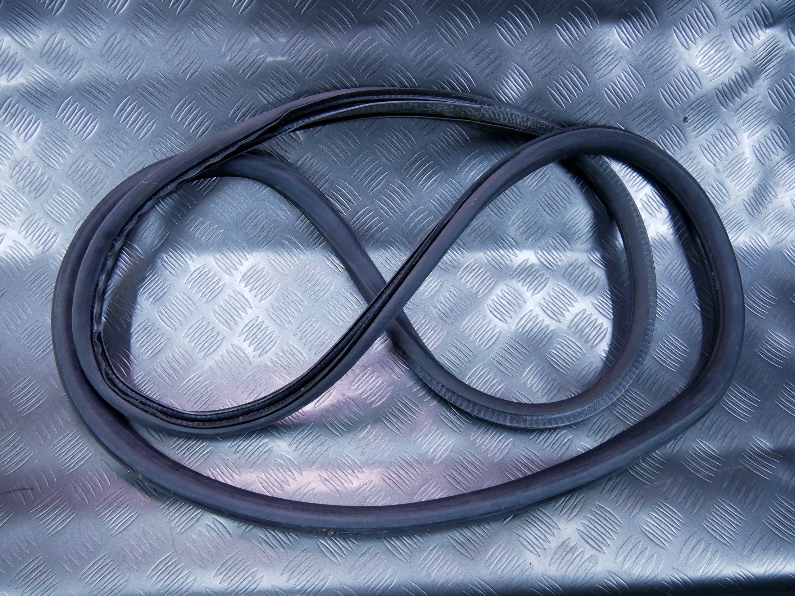 Uszczelka karoseryjna drzwi tył tylna prawa lewa 13266918 OPEL MERIVA B