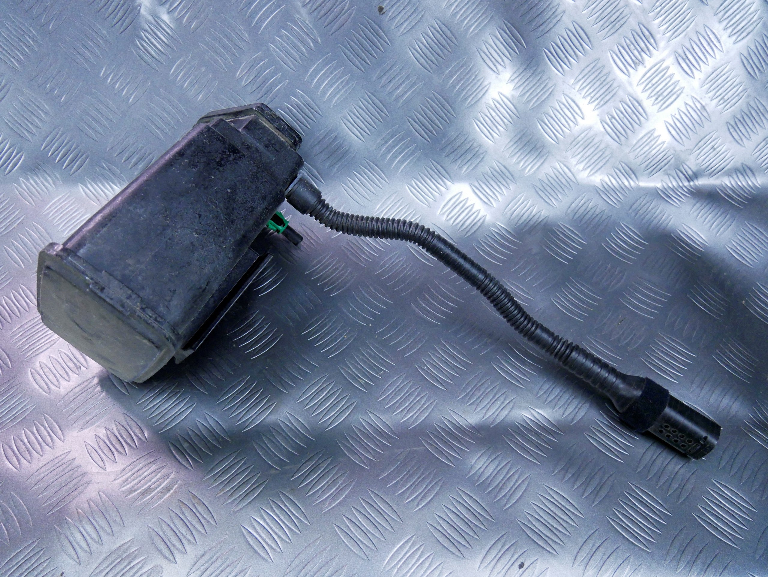 Filtr węglowy oprów paliwa 13315675 OPEL MERIVA B