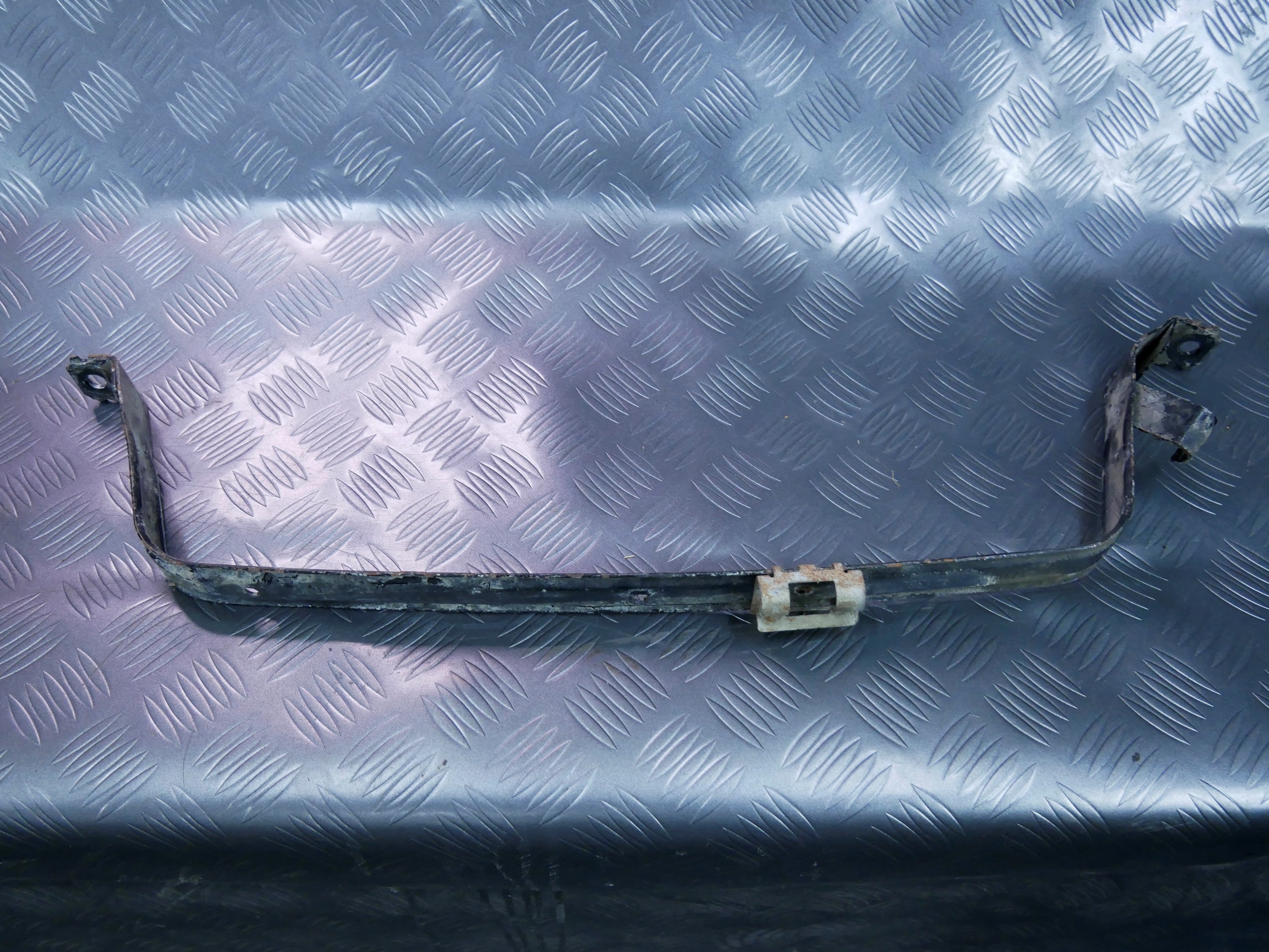 Mocowanie obejma baku paliwa 13334048 OPEL MERIVA B