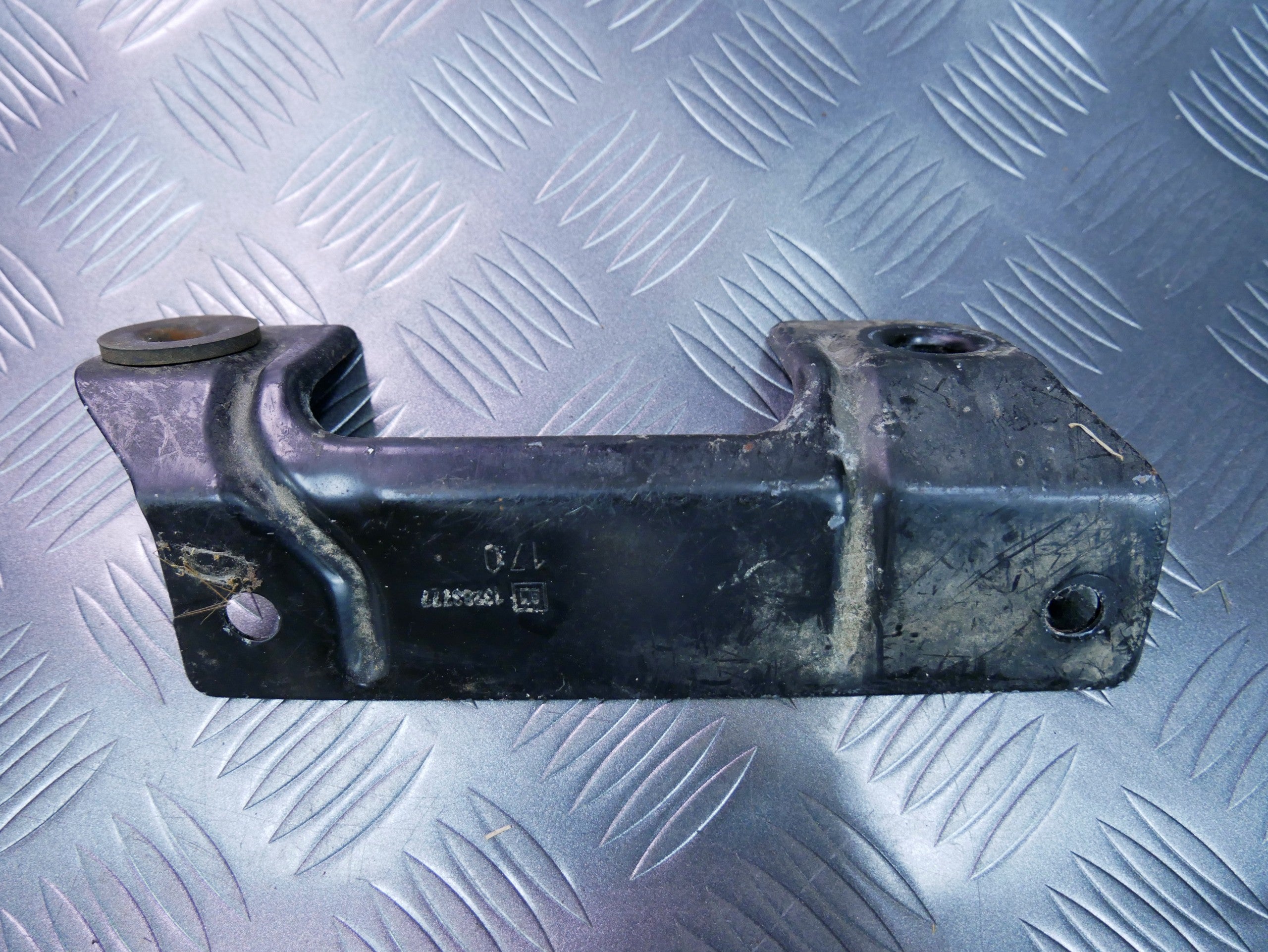 Mocowanie wspornik ręcznego 13283777 OPEL MERIVA B