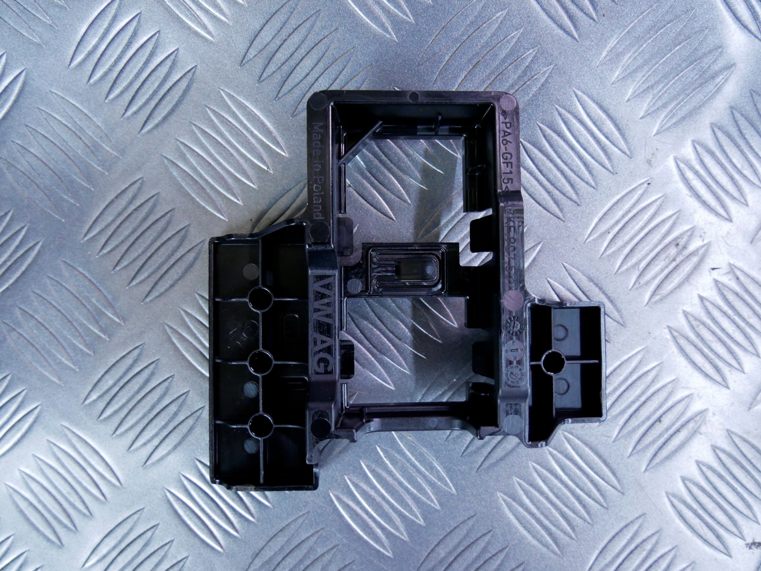 Mocowanie sterownika anteny 2KF907537 VW CADDY V