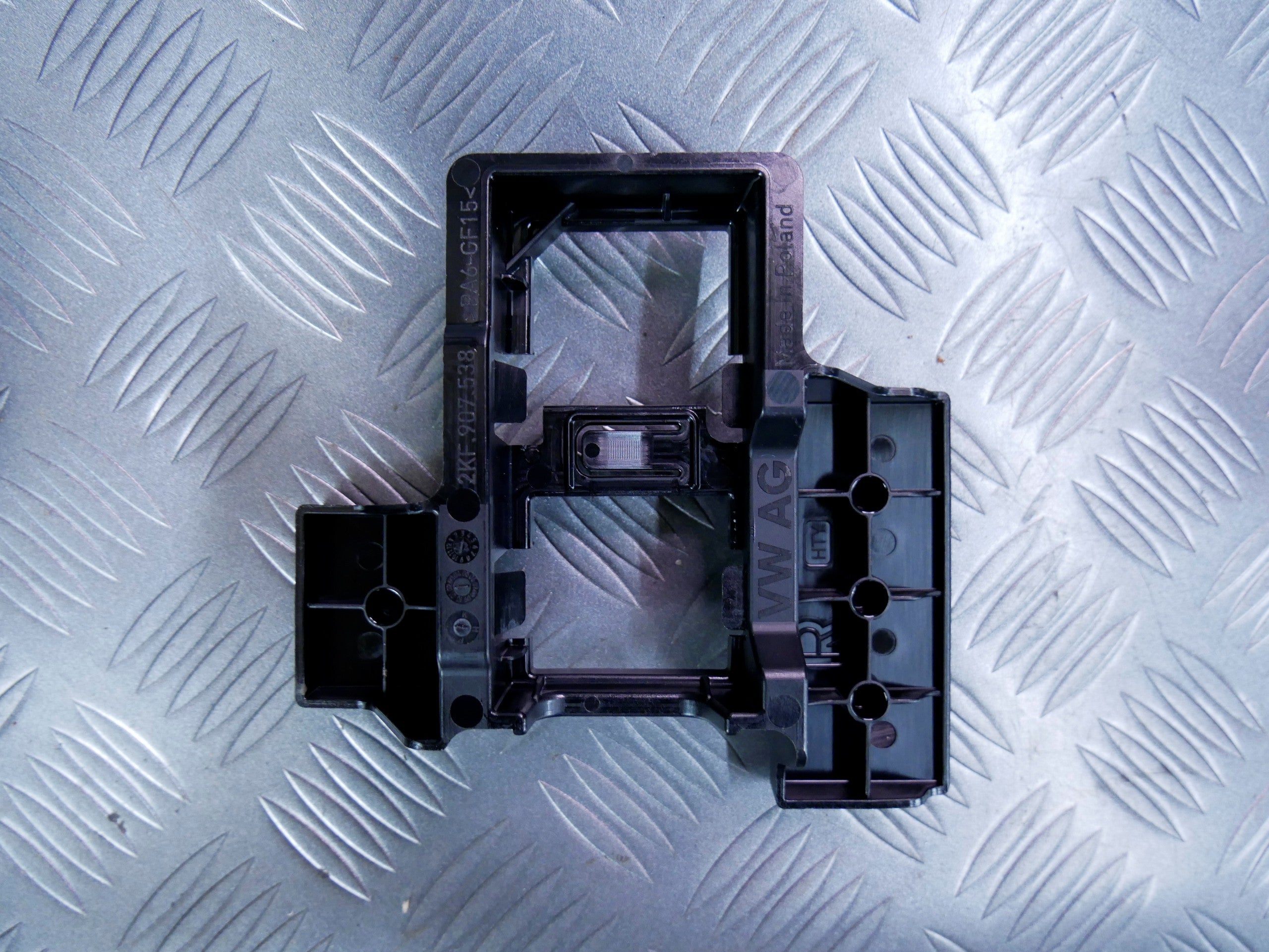 Mocowanie sterownika anteny 2KF907538 VW CADDY V