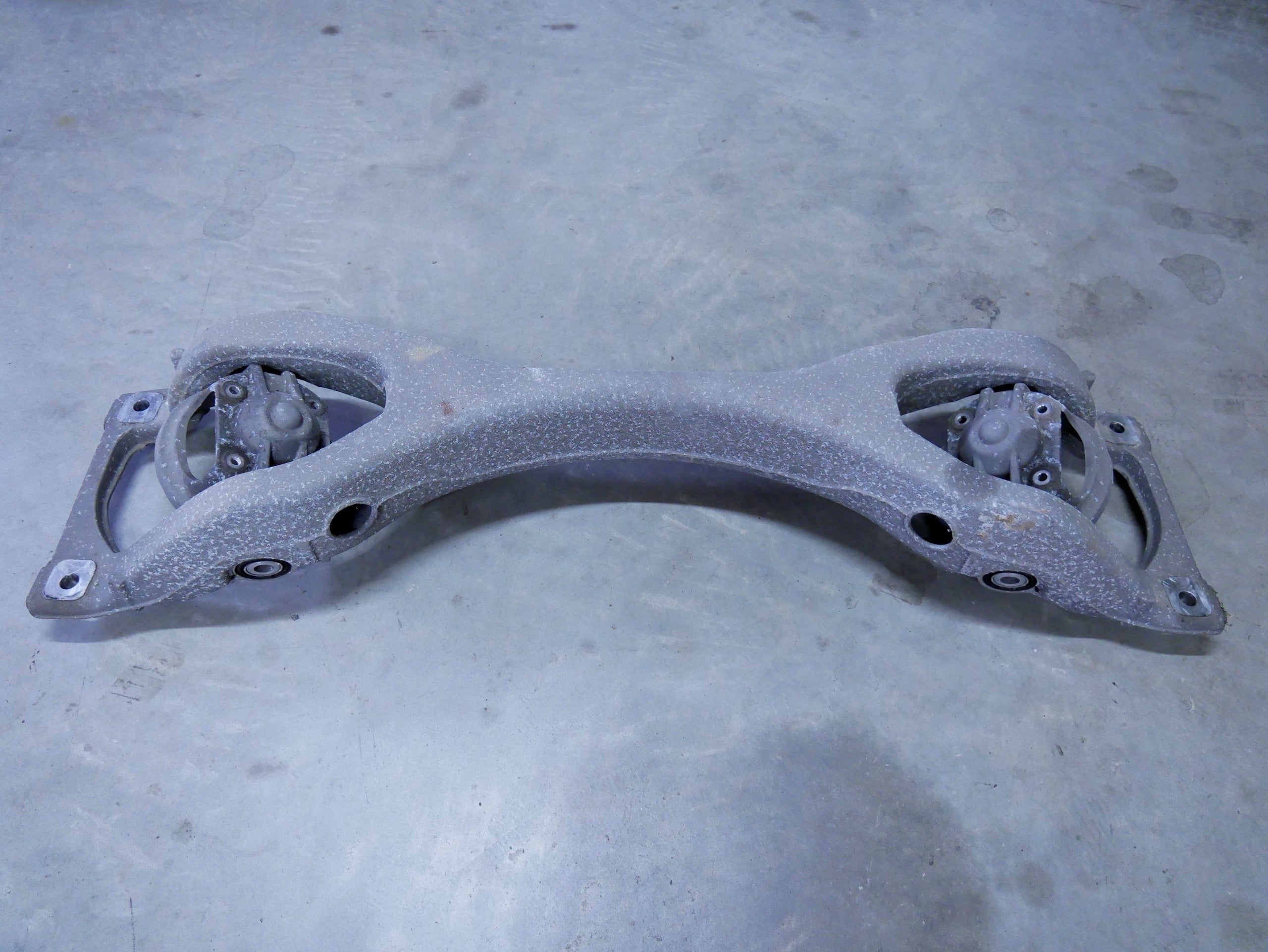 Mocowanie rama belka zawieszenia tył 7L8512369 AUDI Q7 4L LIFT