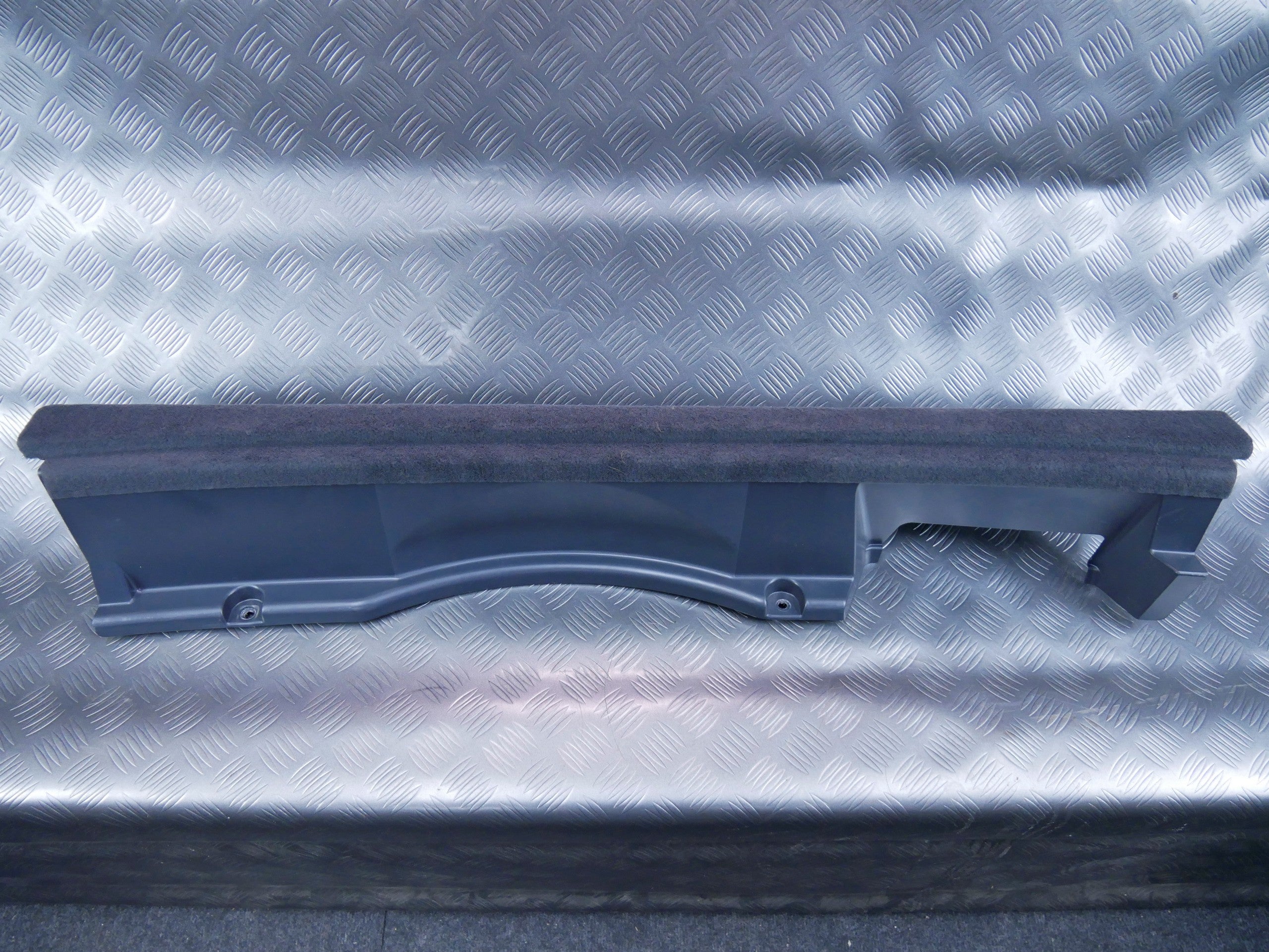 Listwa osłona przegroda bagażnika prawa 8U0861486 AUDI Q3 8U0