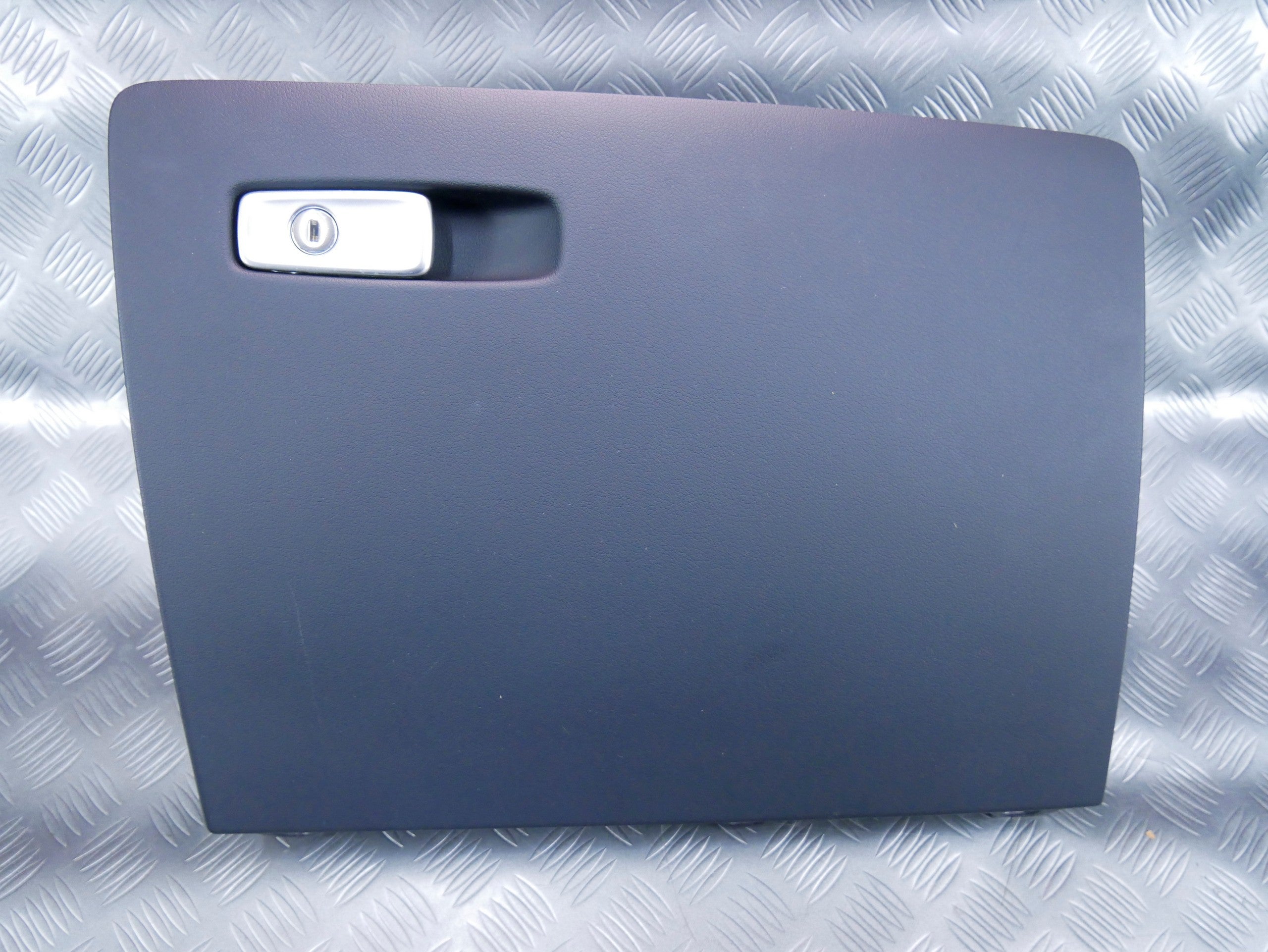 Schowek pasażera czarny 8U1857035A AUDI Q3 8U0