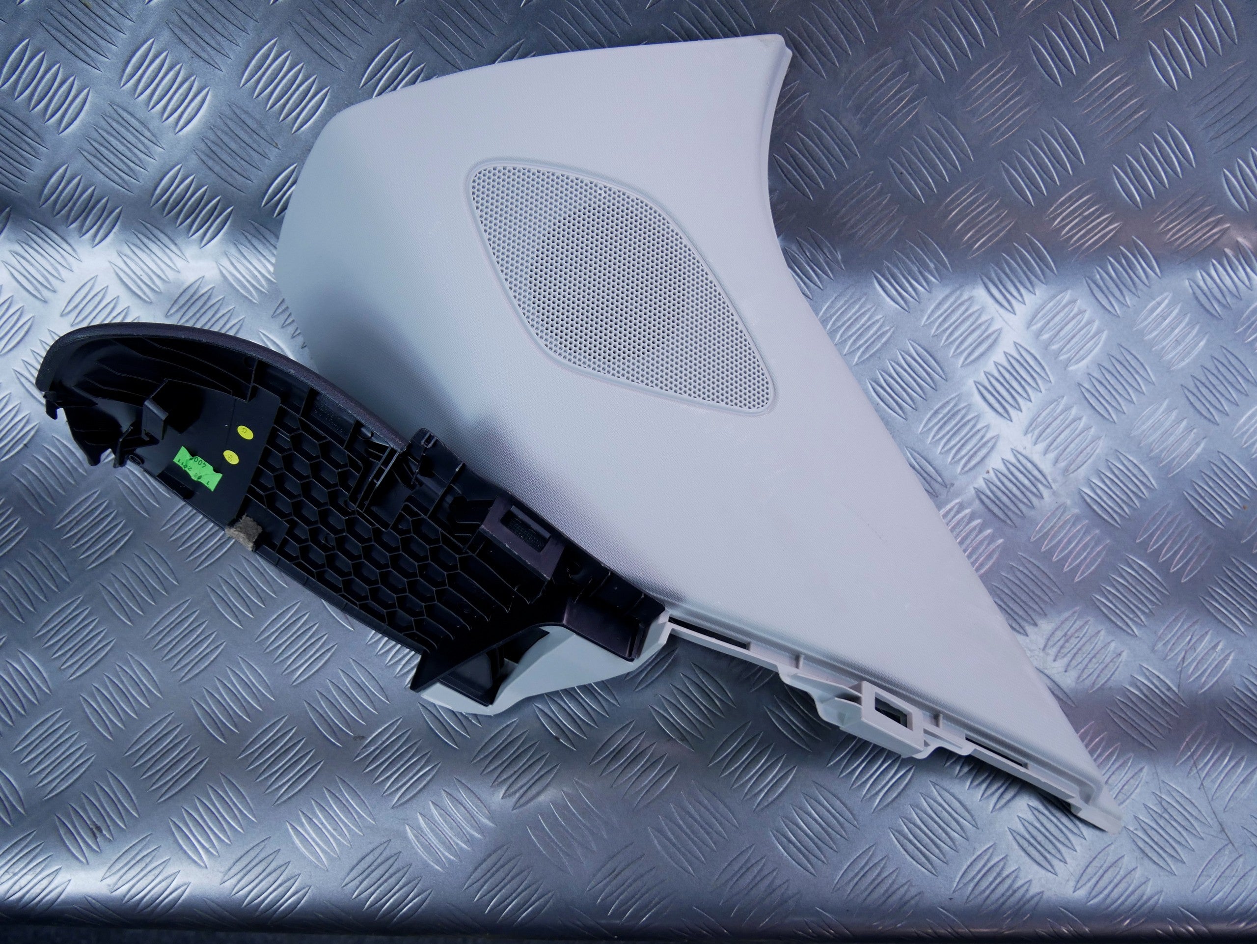 Osłona poszycie słupka tył prawe 8U0867246 AUDI Q3 8U0