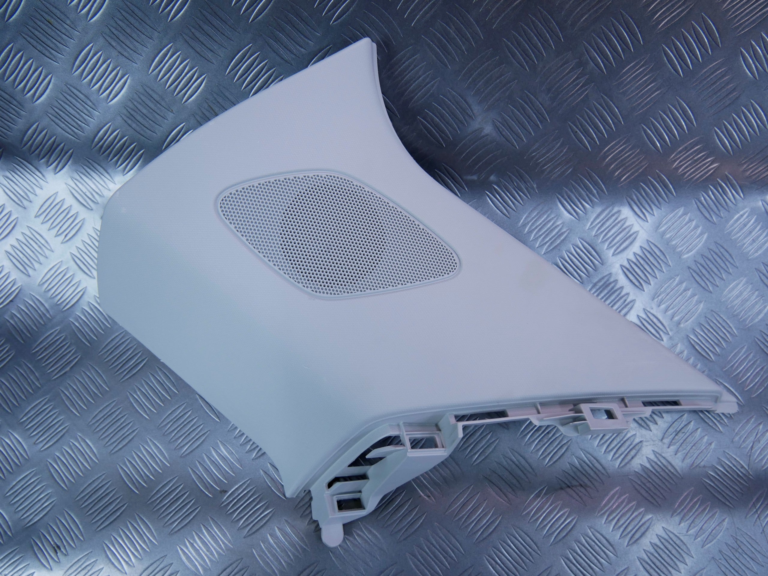 Osłona poszycie słupka tył prawe 8U0867246 AUDI Q3 8U0