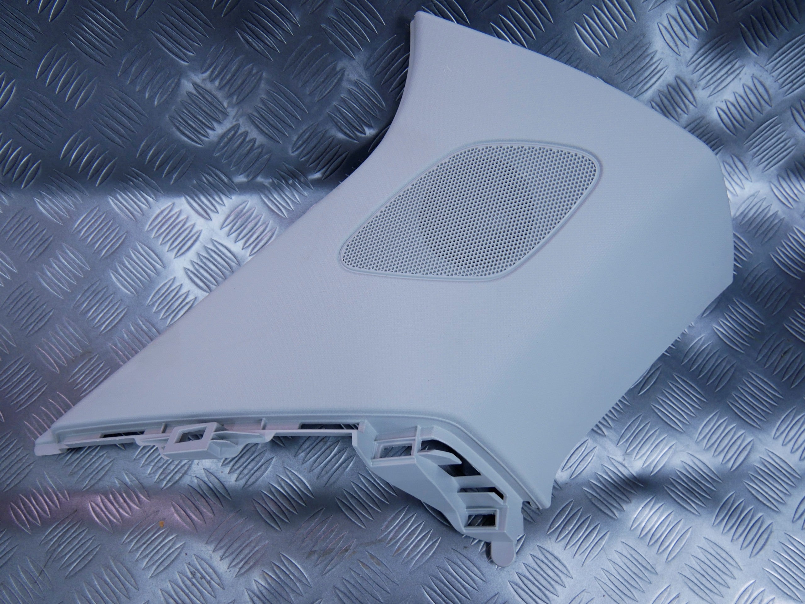 Osłona poszycie słupka tył lewe 8U0867245 AUDI Q3 8U0