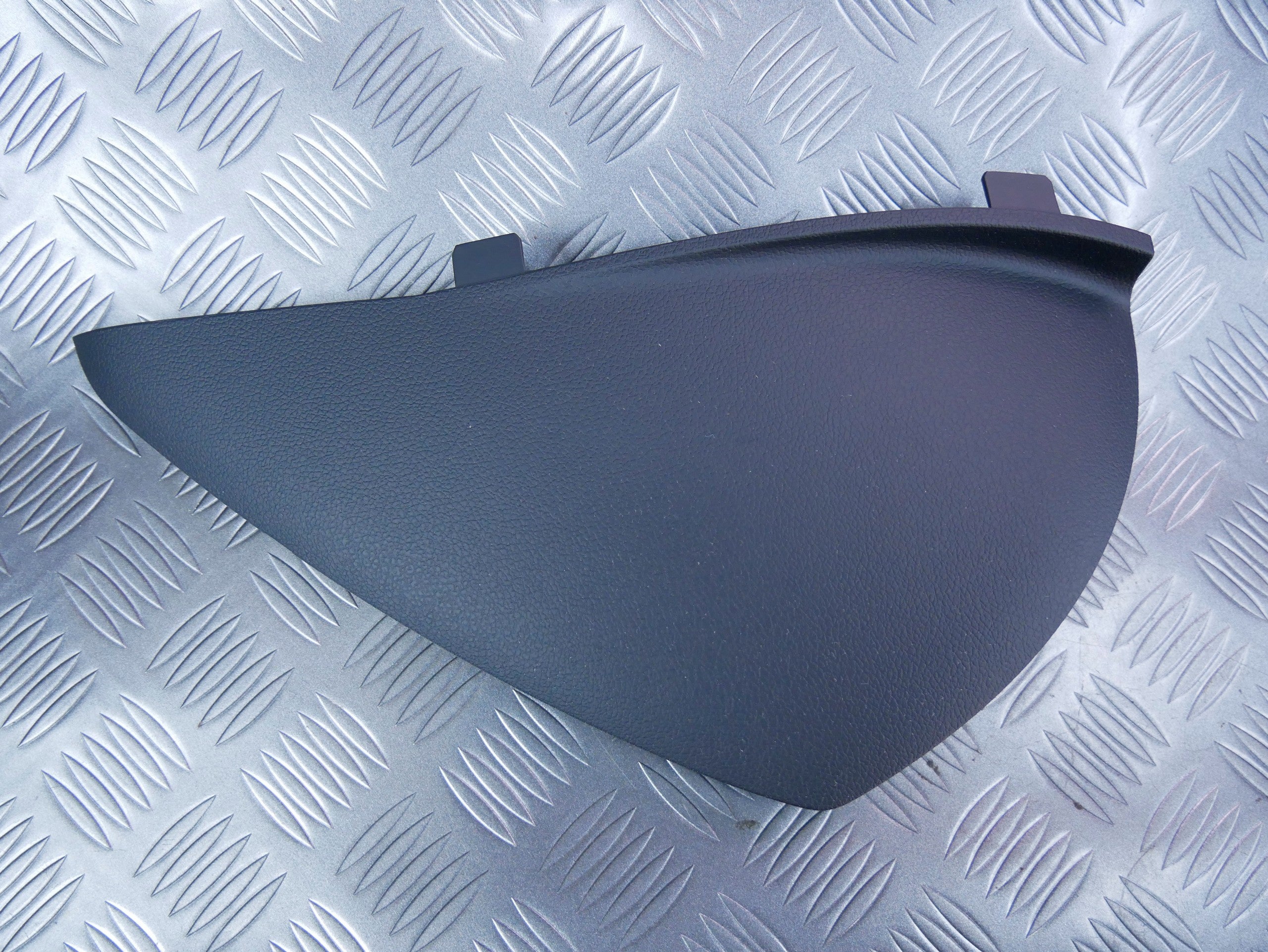 Osłona zaślepka boku konsoli lewa 8U0857085 AUDI Q3 8U0