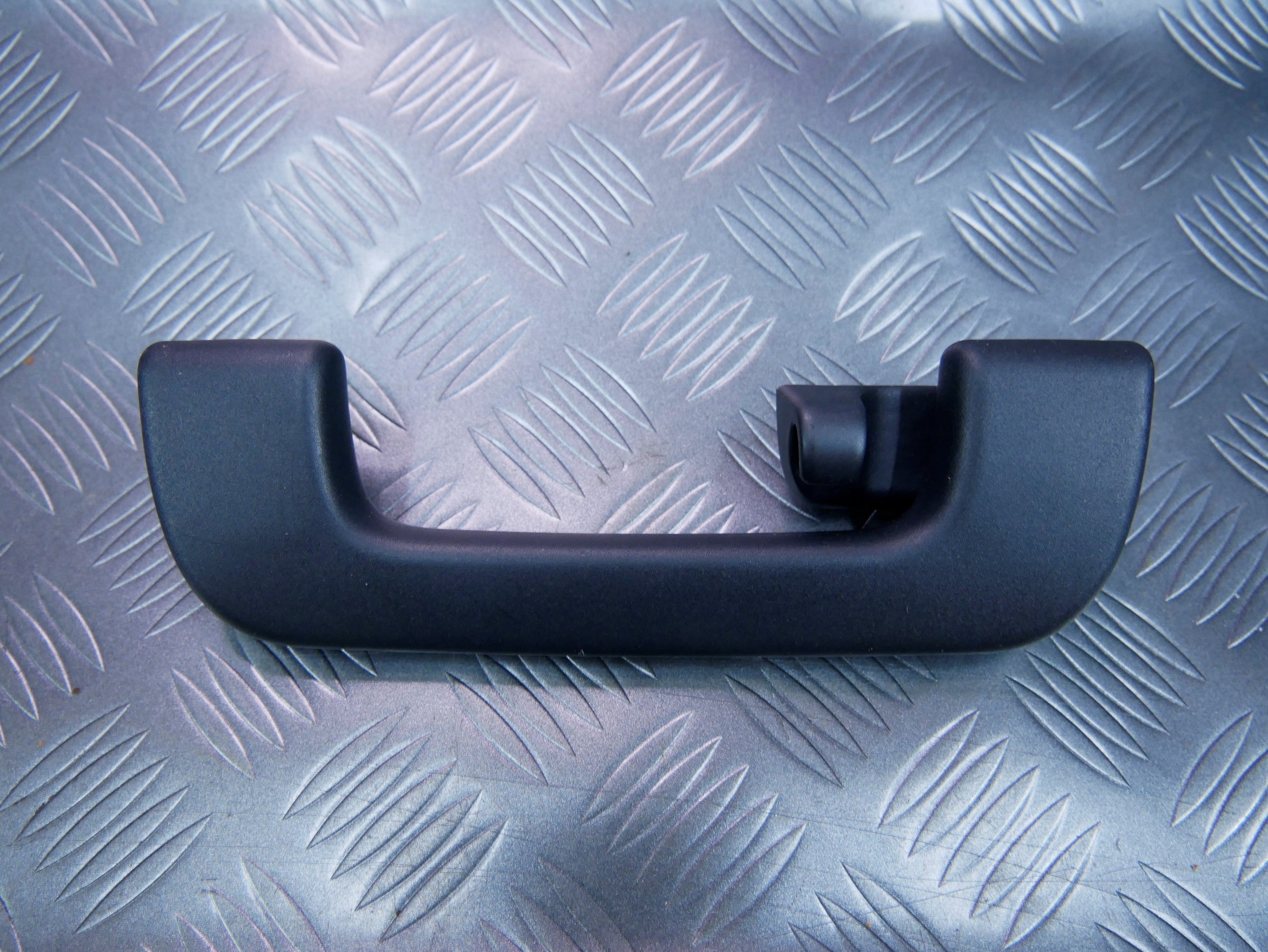 Rączka podsufitki tył tylna prawa czarna 8R0857608D AUDI Q3 8U0