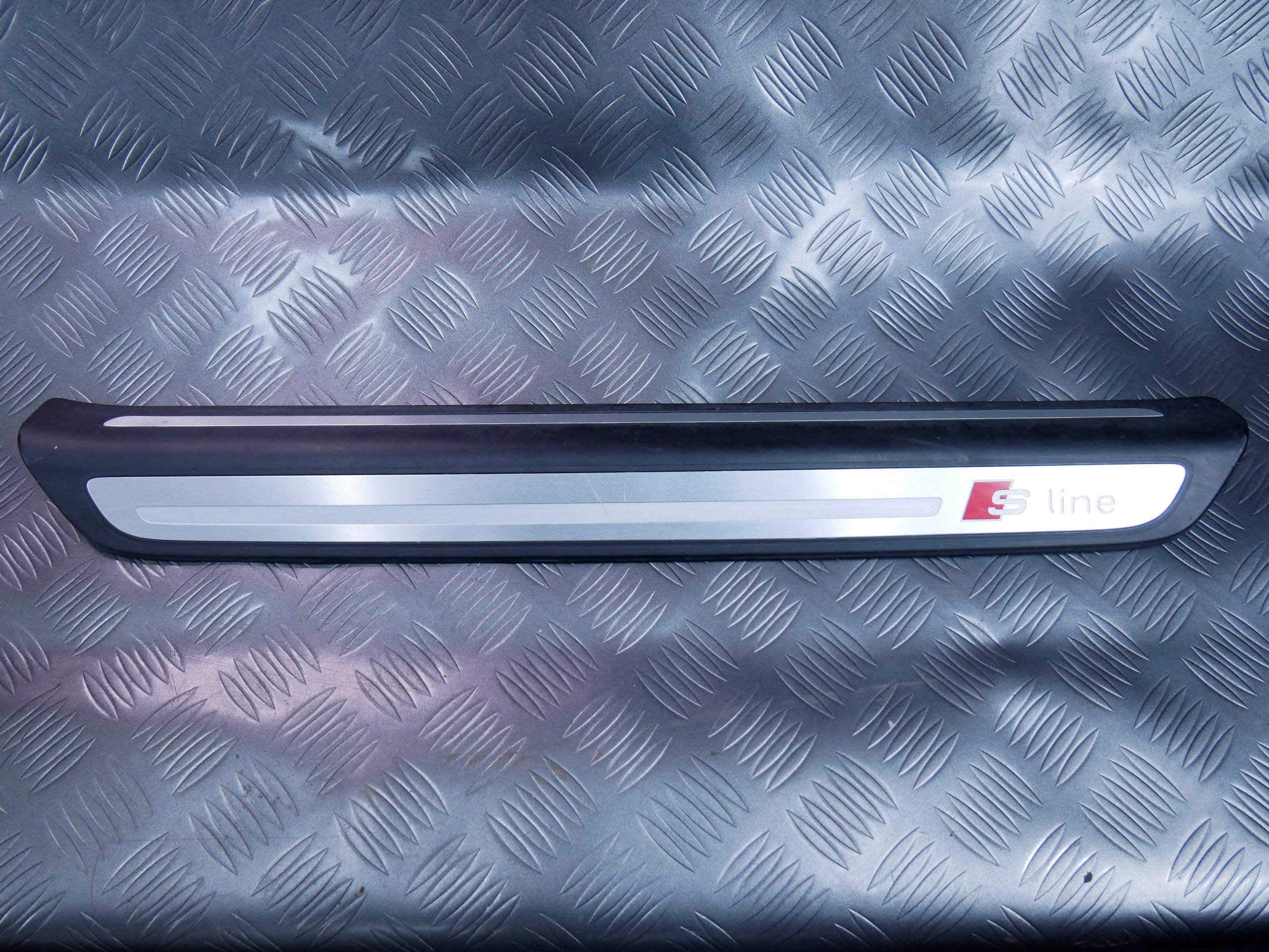 Listwa progowa S-LINE przód lewa 8U0853373B AUDI Q3 8U0