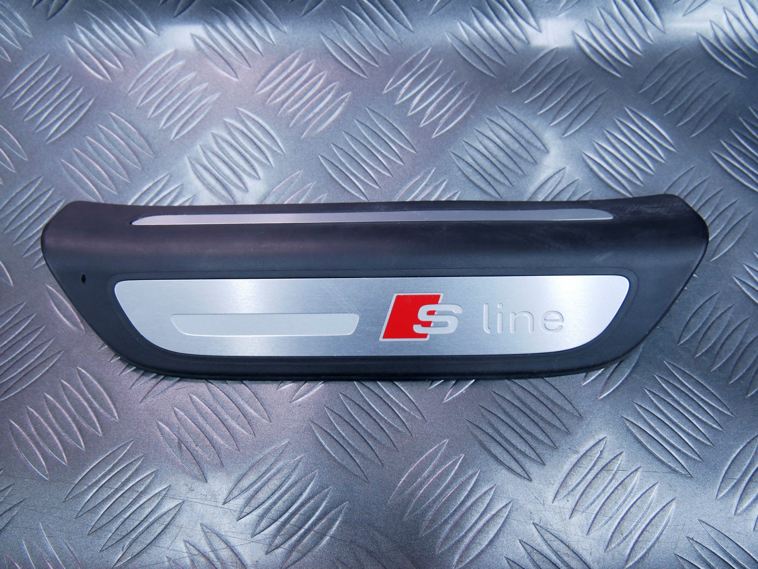 Listwa progowa S-LINE tył tylna lewa 8U0853375B AUDI Q3 8U0