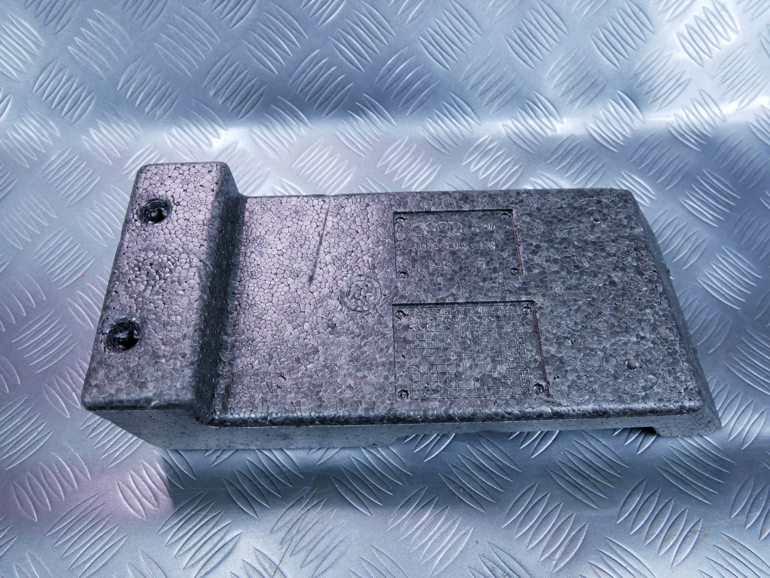 Pianka styropian podłogi 8U0863028 AUDI Q3 8U0