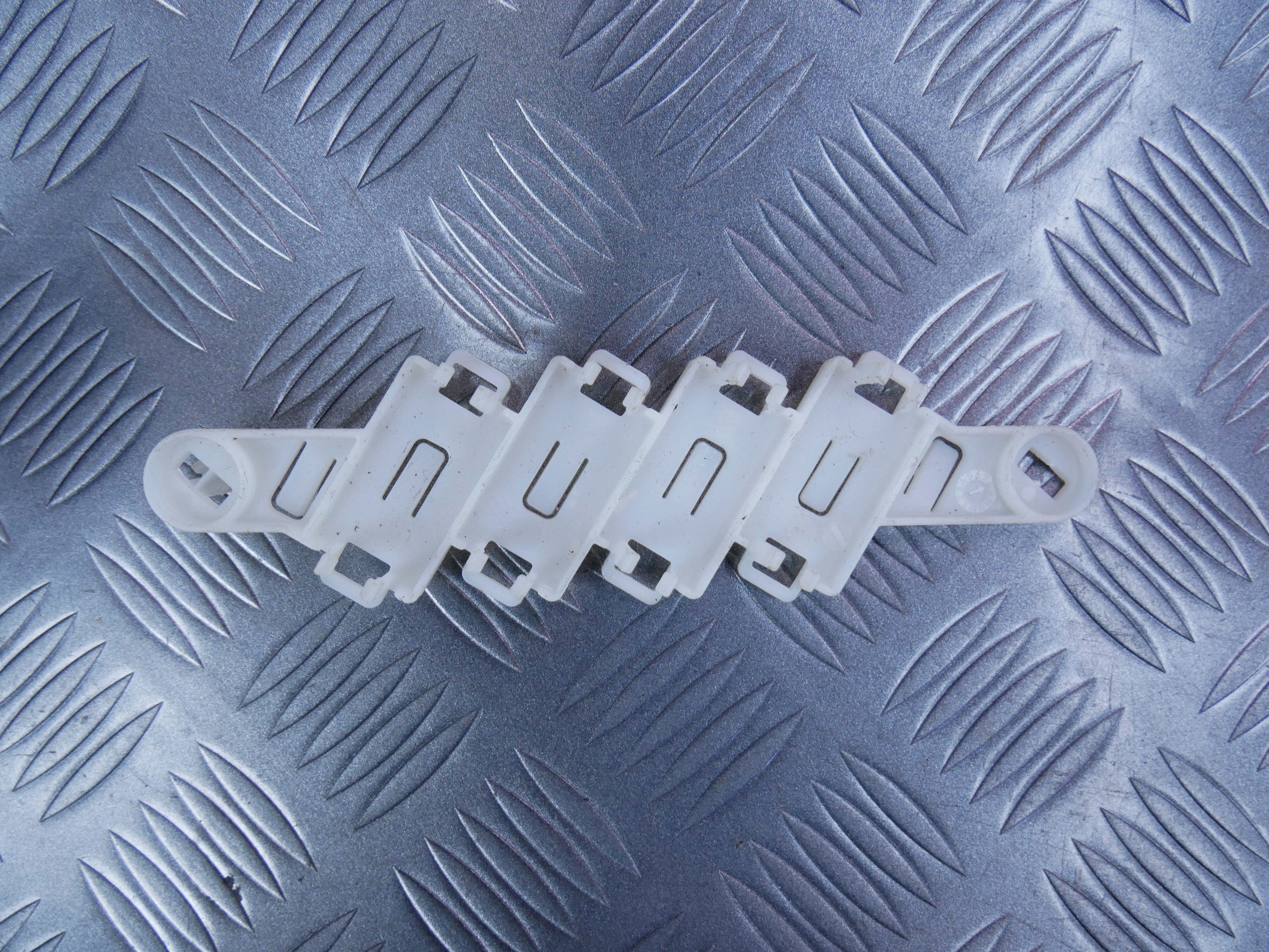 Mocowanie wiązki 3C0937545A AUDI Q3 8U0