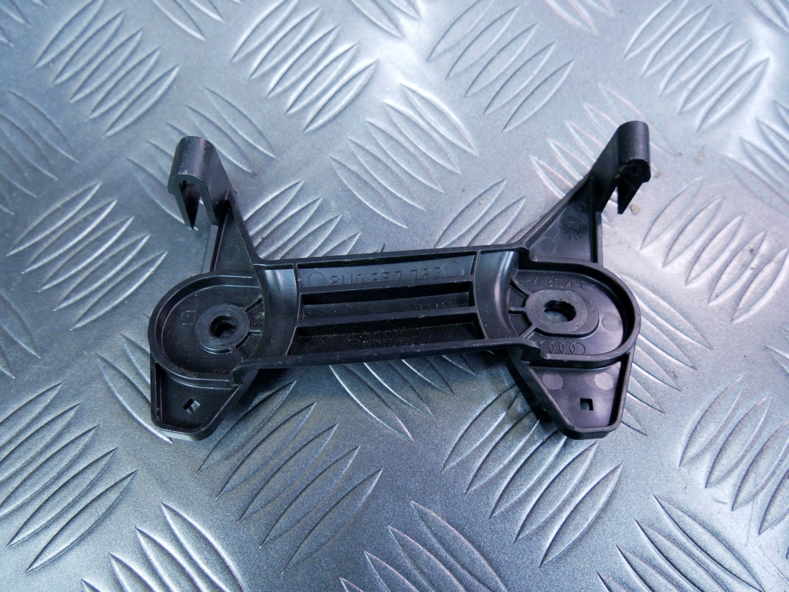 Prowadnica pasa lewa 8U0857782 AUDI Q3 8U0