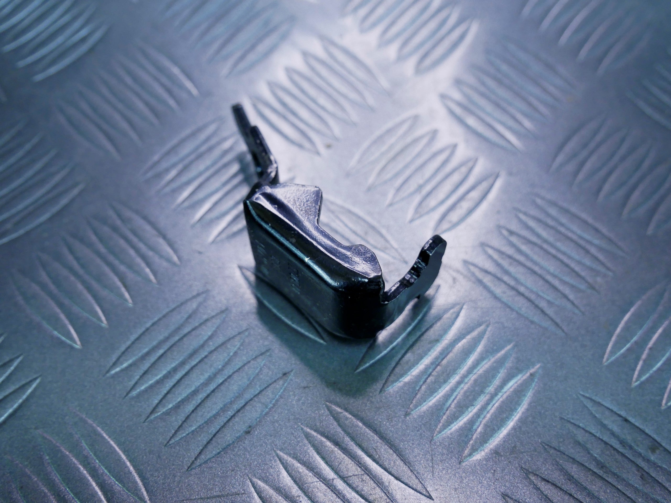 Wspornik zawiasu kanapy tył 4G0886193 AUDI Q3 8U0