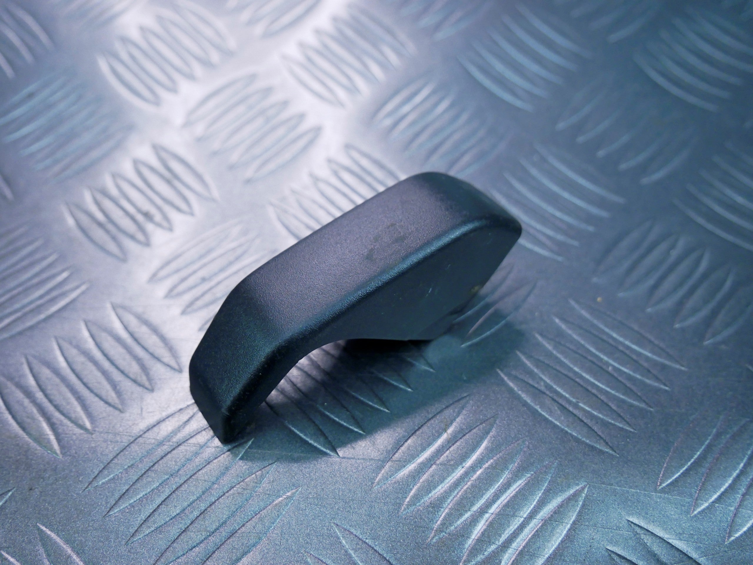 Osłona zawiasu kanapy tył 8U0886197A AUDI Q3 8U0