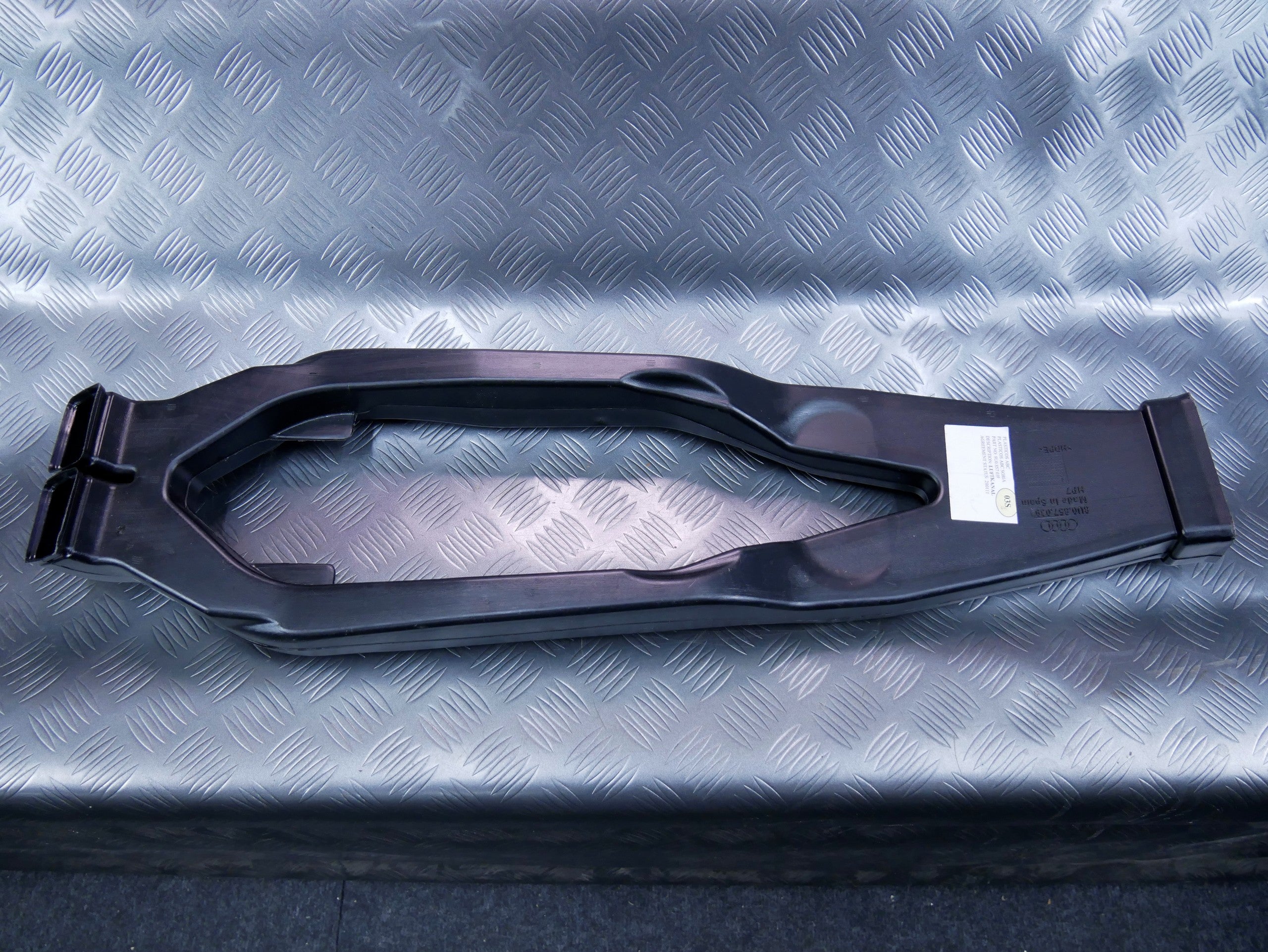 Kanał powietrza nagrzewnicy 8U0857039 AUDI Q3 8U0