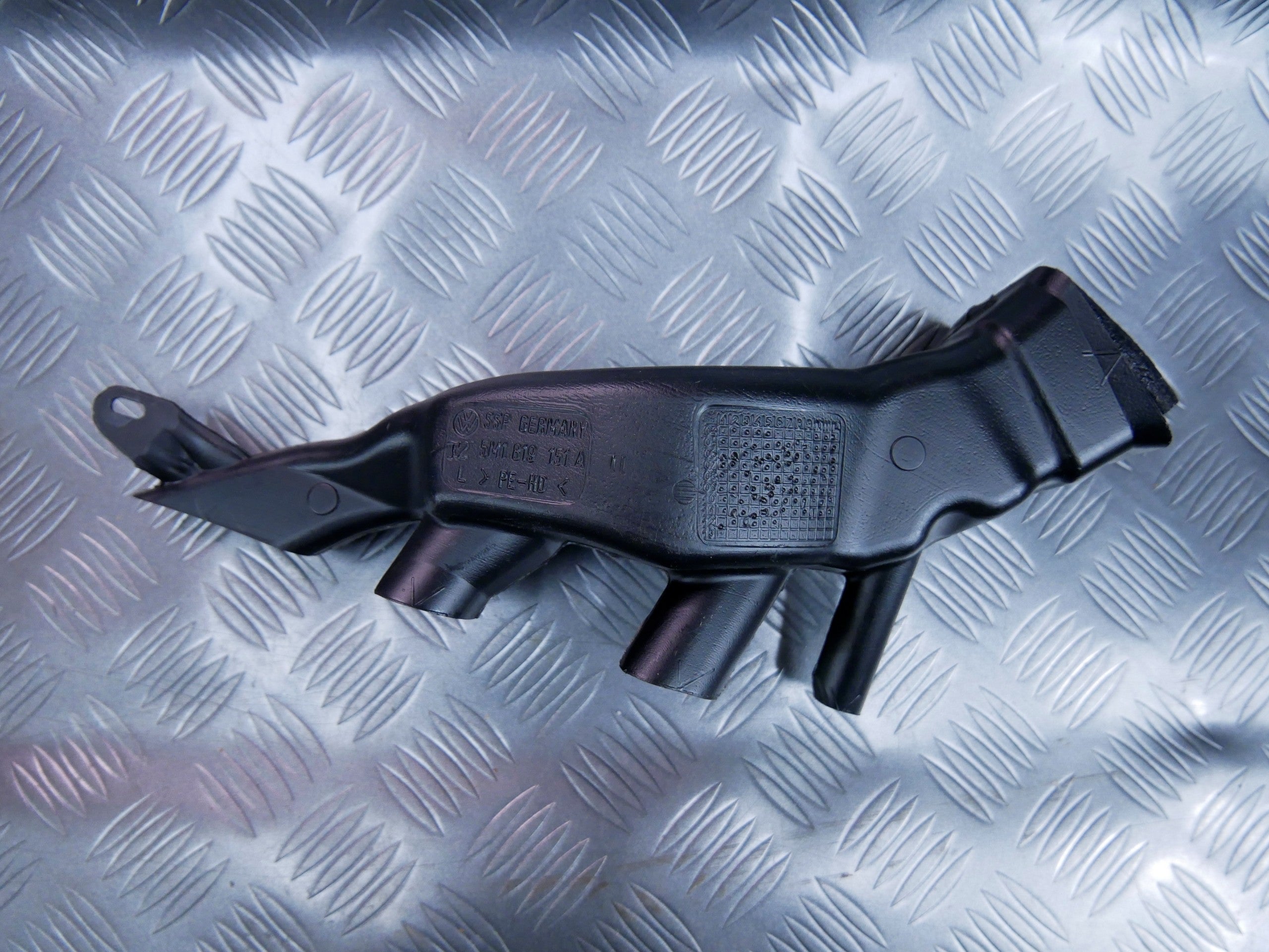 Kanał powietrza nagrzewnicy 5M1819151A AUDI Q3 8U0