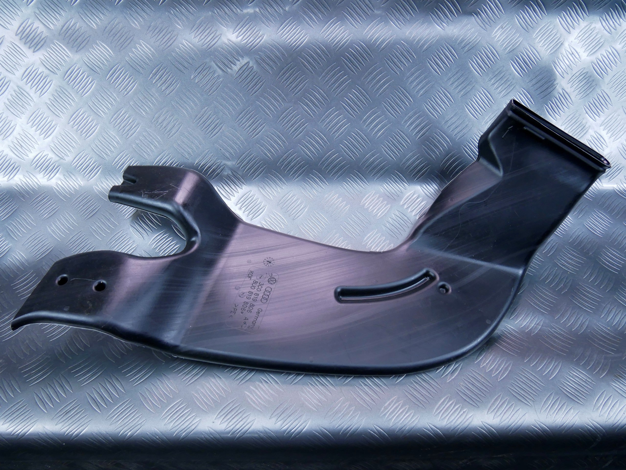 Kanał powietrza nagrzewnicy 8U0819806 AUDI Q3 8U0