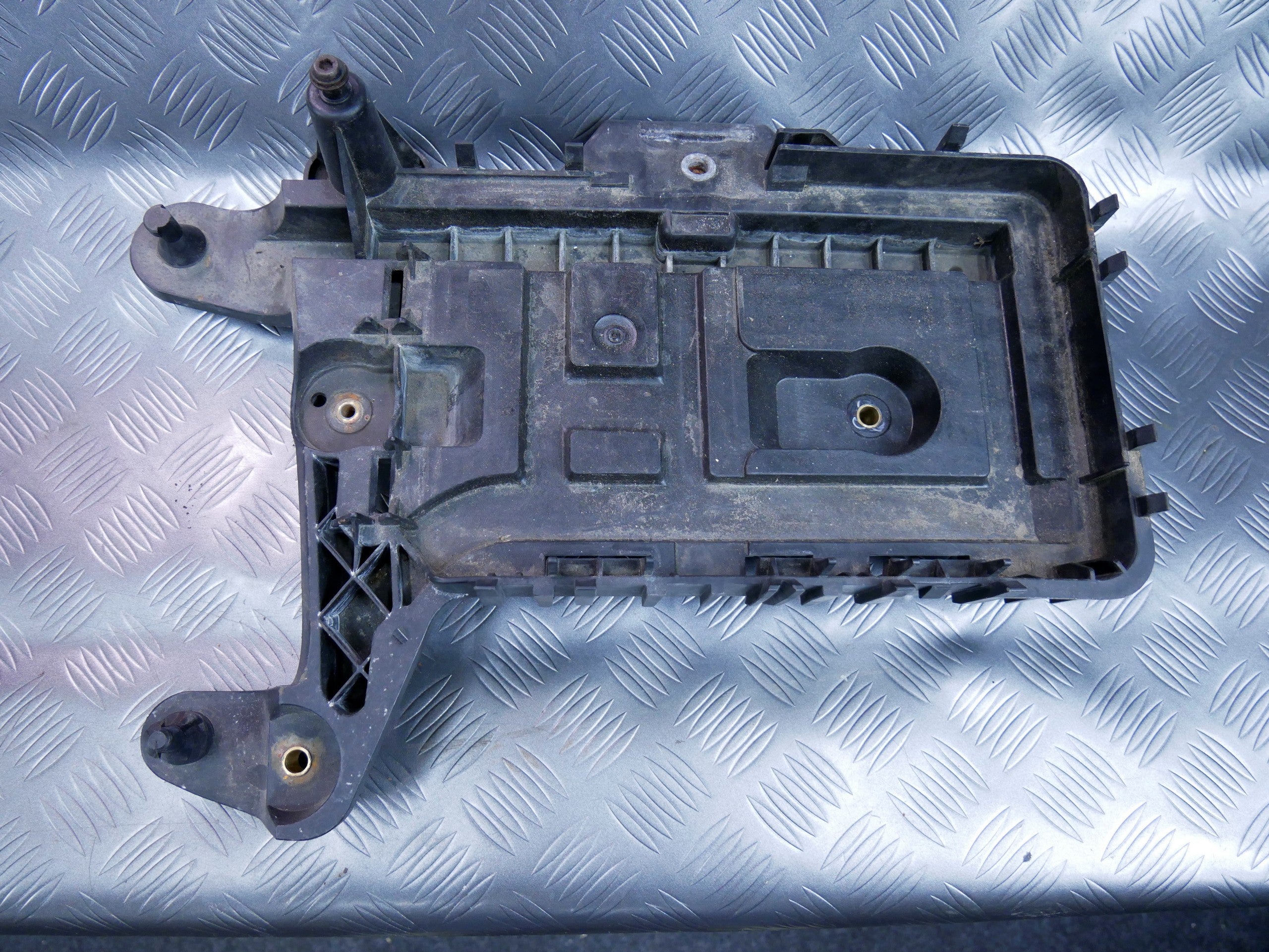 Podstawa akumulatora 1K0915333H AUDI Q3 8U0