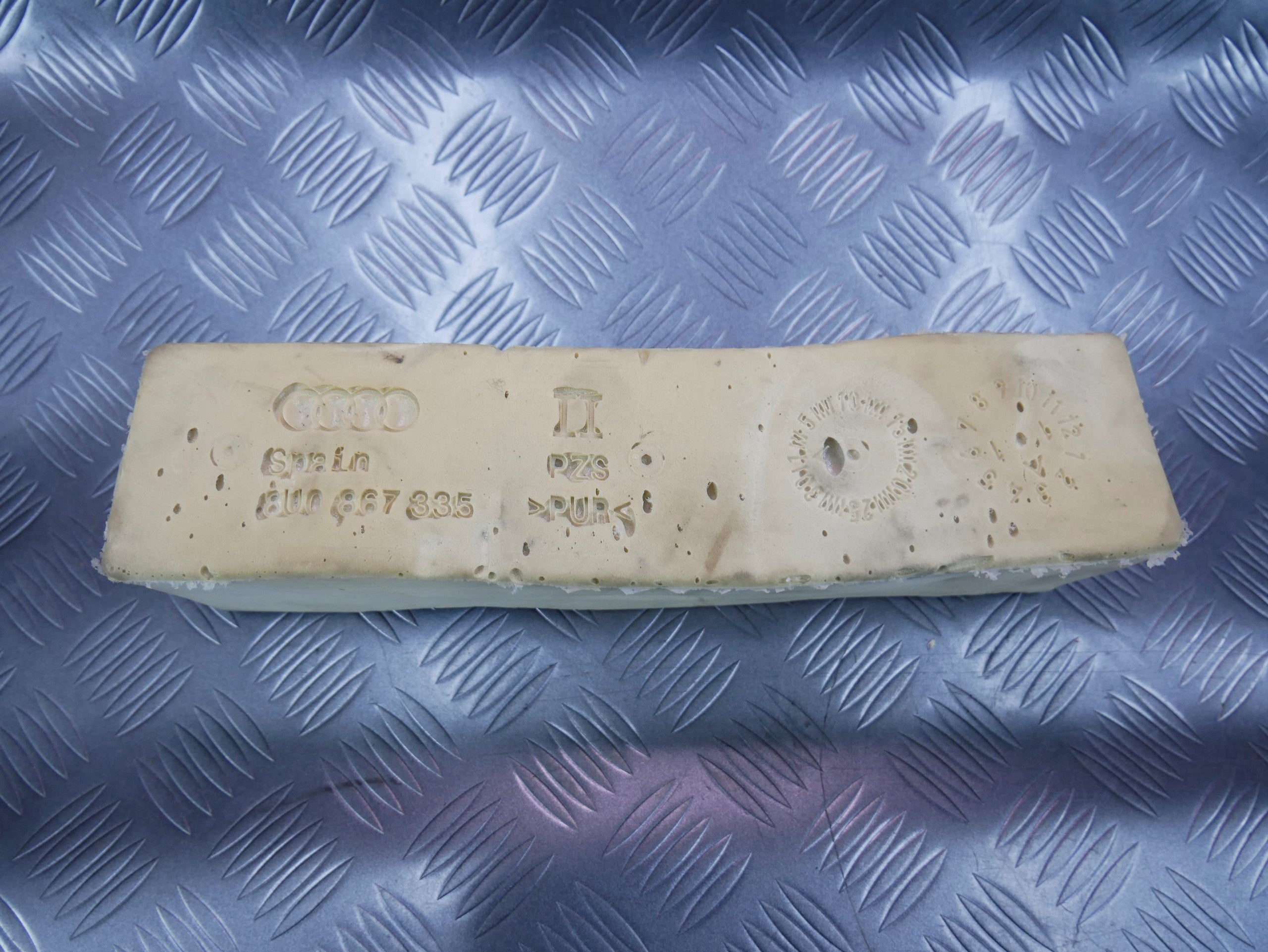 Pianka wygłuszenie słupka 8U0867335 AUDI Q3 8U0