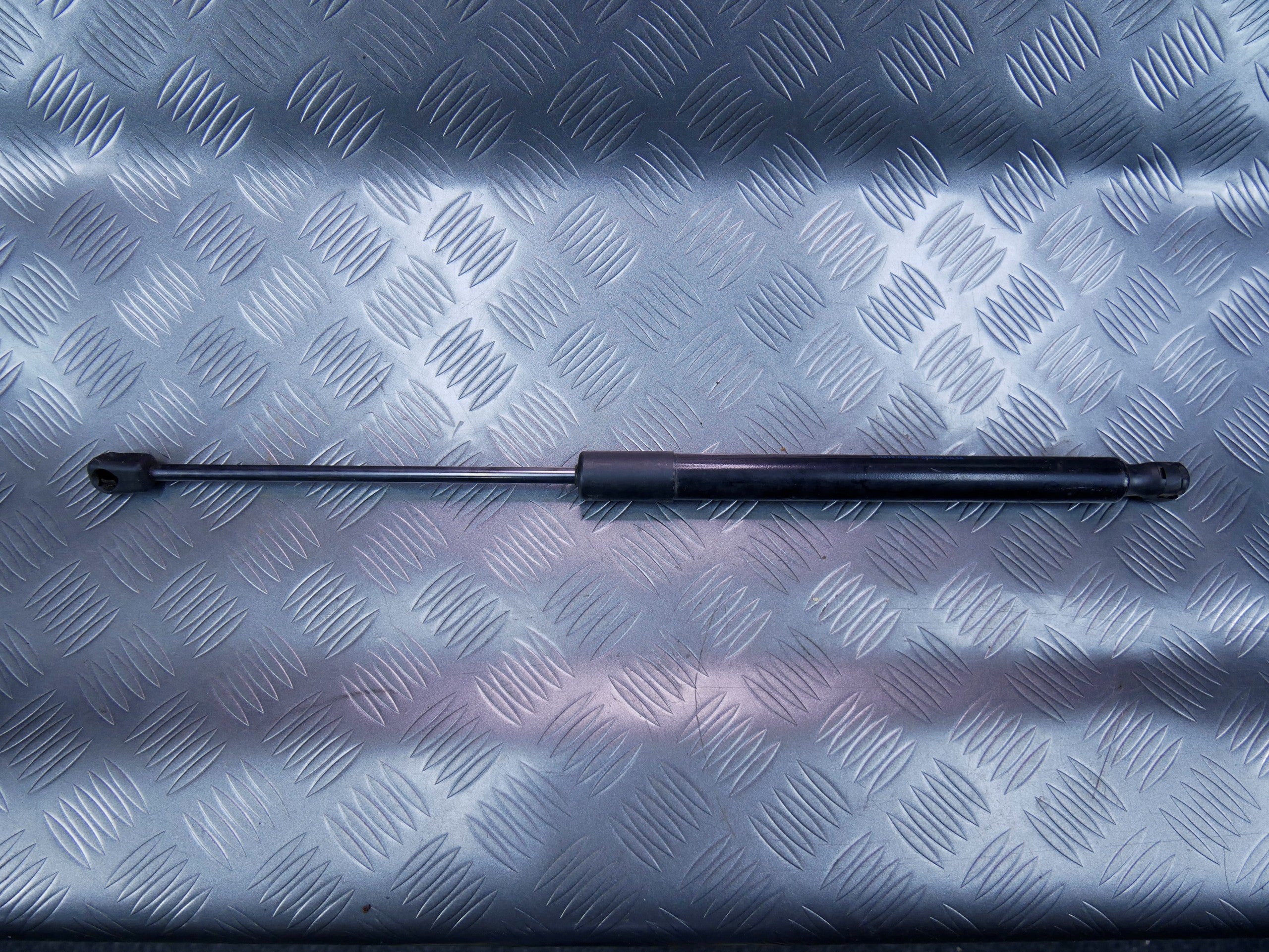 Siłownik teleskop klapy bagażnika 8U0827552A AUDI Q3 8U0