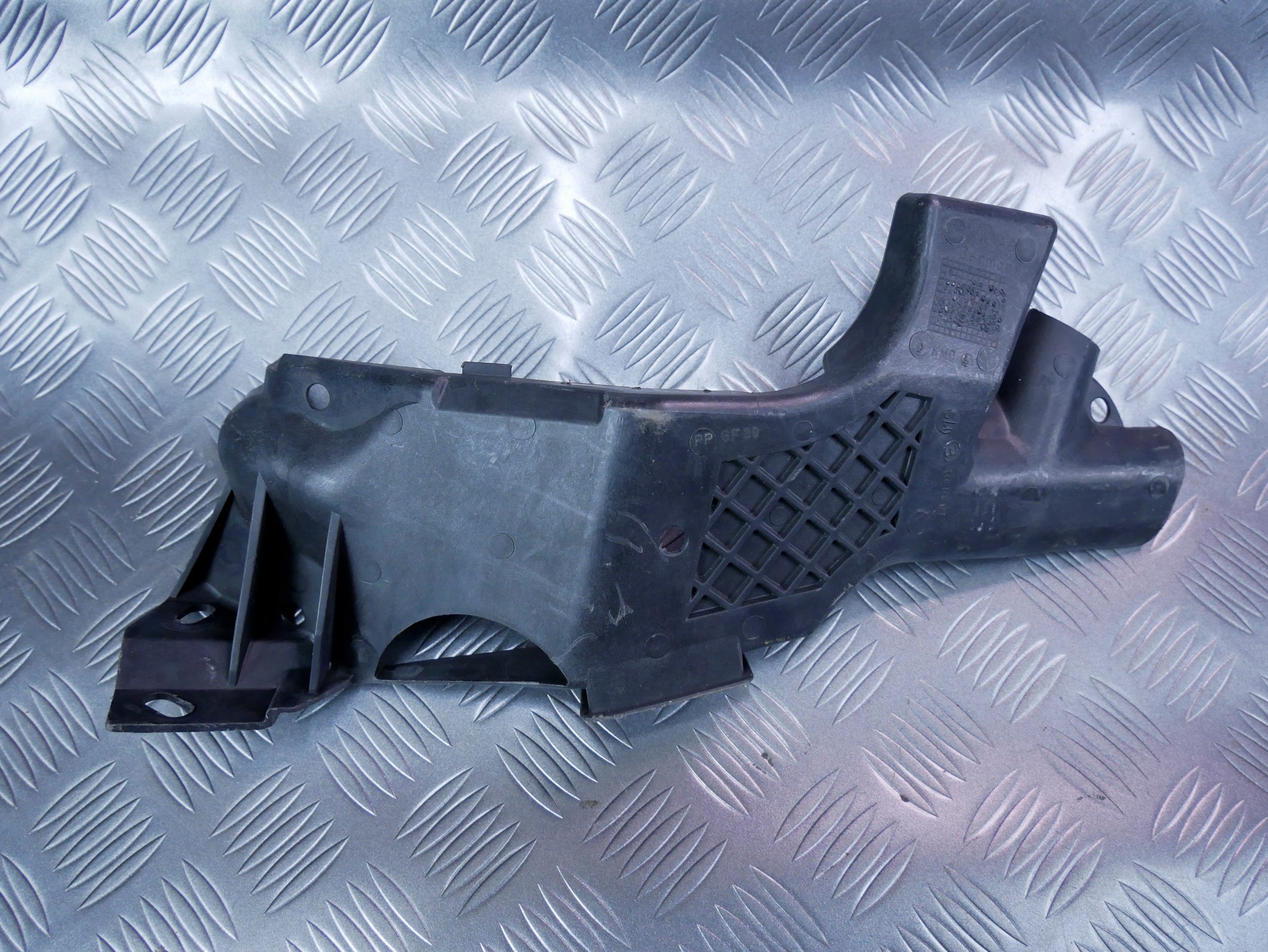 Kanał prowadnica przewodów 1K1971822E AUDI Q3 8U0