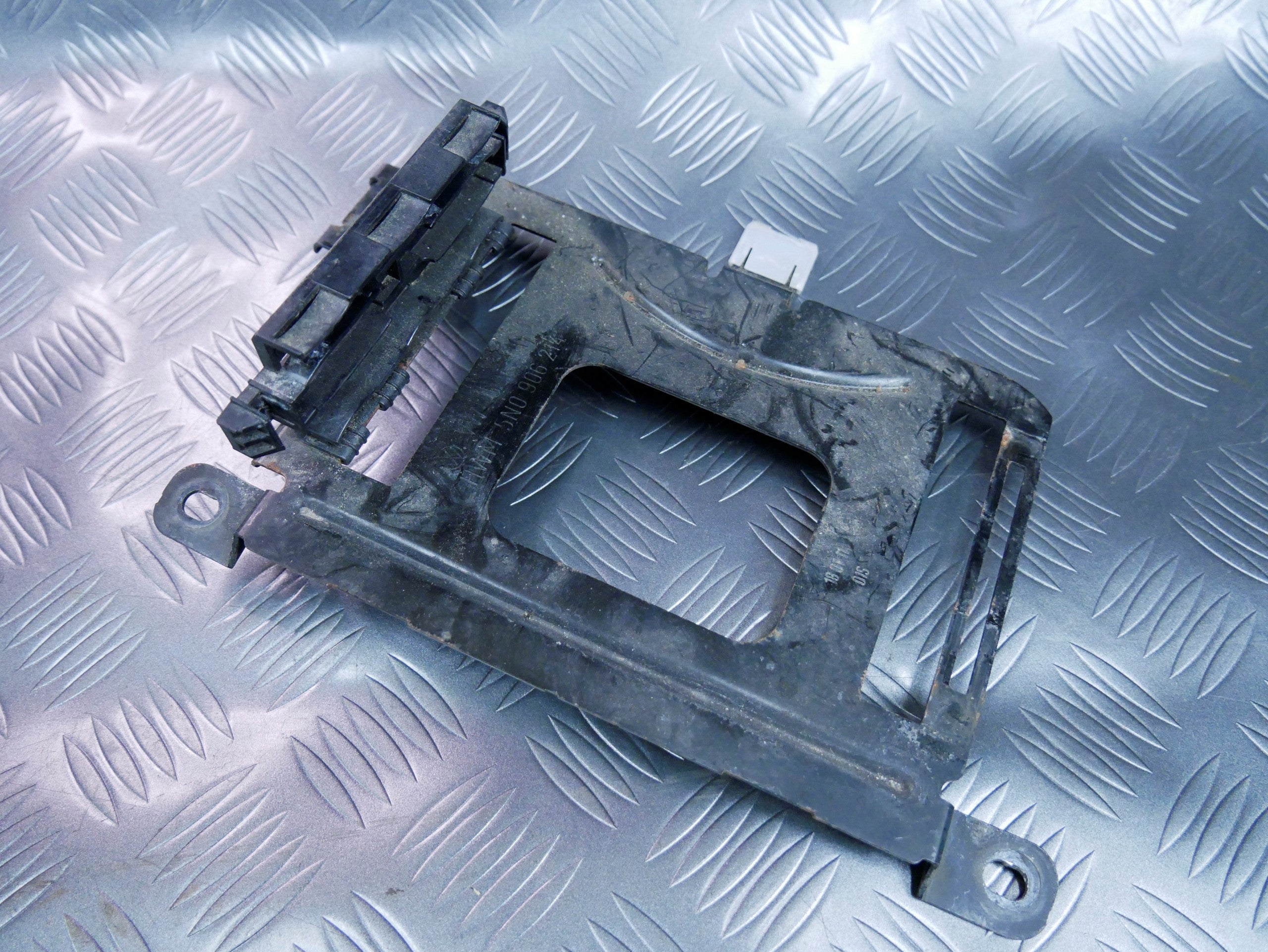 Mocowanie sterownika 5N0906214 AUDI Q3 8U0