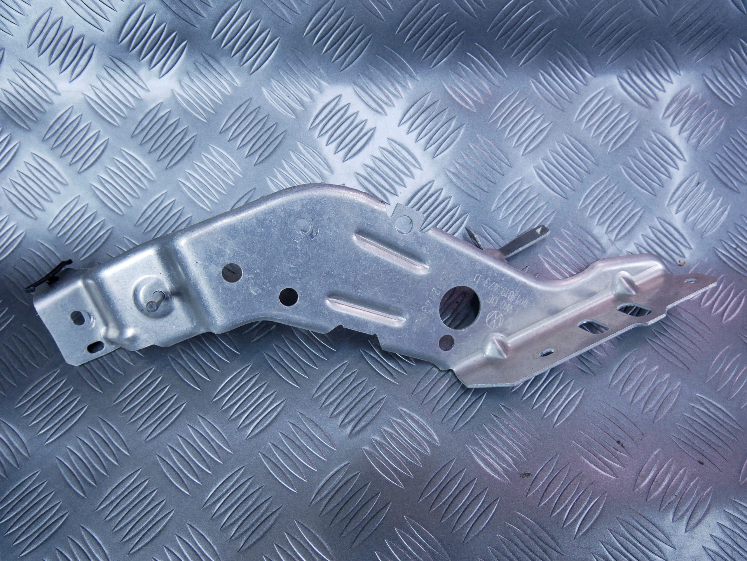 Wspornik mocowanie nagrzewnicy 1K1819473D AUDI Q3 8U0