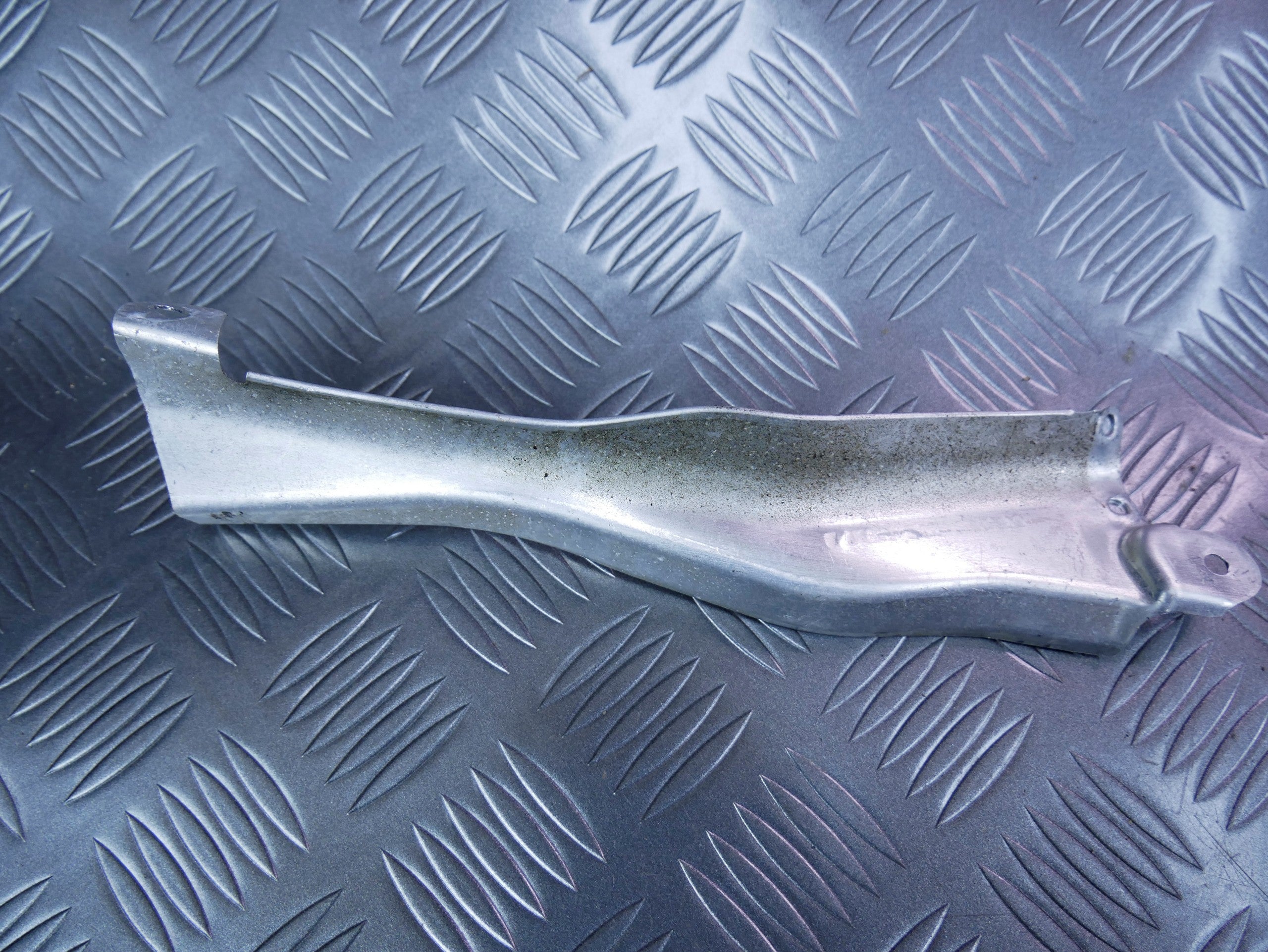 Osłona przewodów hamulcowych 5N1611716 AUDI Q3 8U0