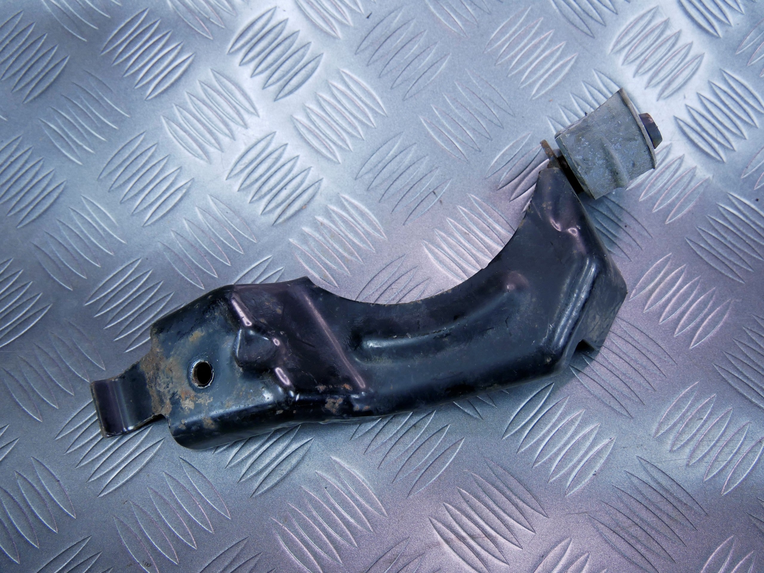 Wieszak mocowanie wydechu 5N0253461 AUDI Q3 8U0