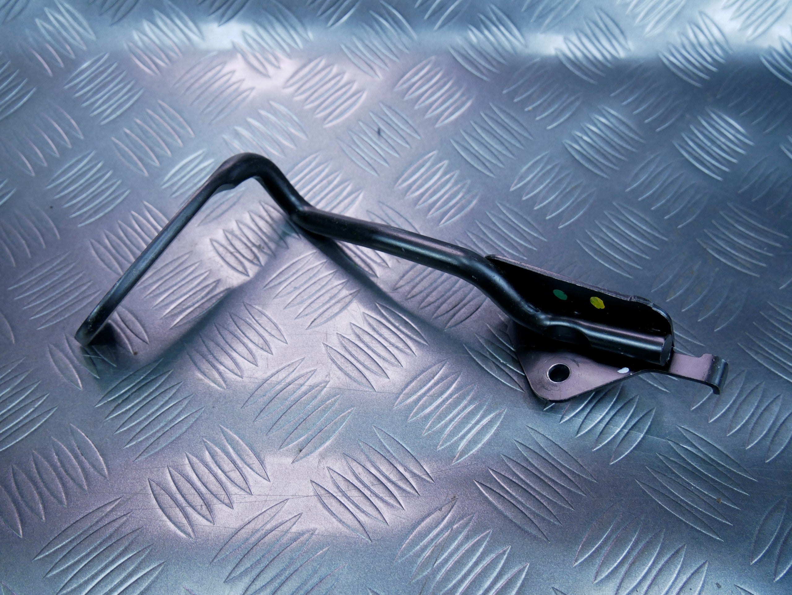 Wspornik mocowanie pedałów 1K1721913F AUDI Q3 8U0